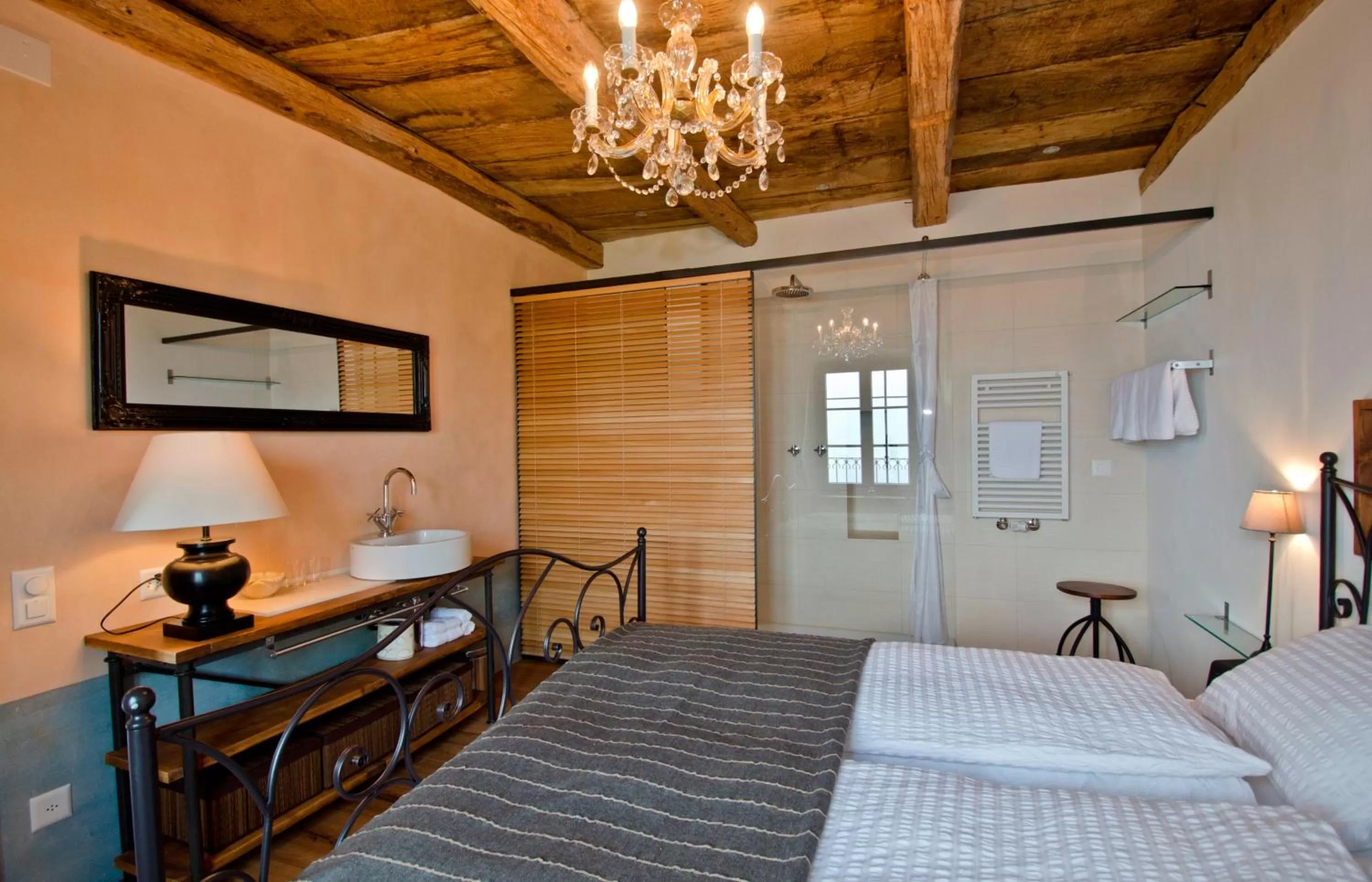 Shower in Case di Sotto, House & Breakfast