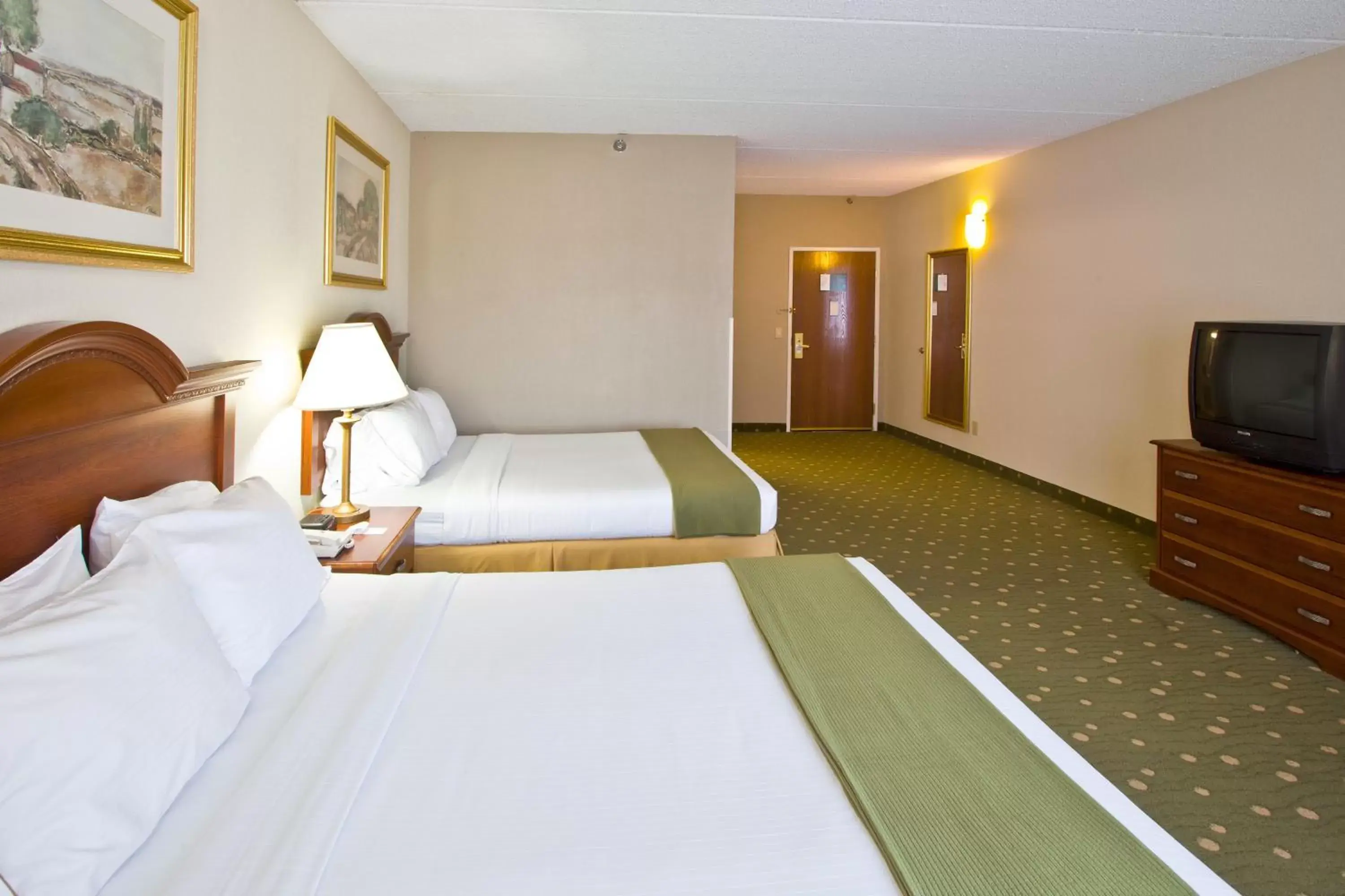 Queen Room with Bath Tub - Disability Access/Non-Smoking  in Holiday Inn Express Hotel & Suites Live Oak, an IHG Hotel