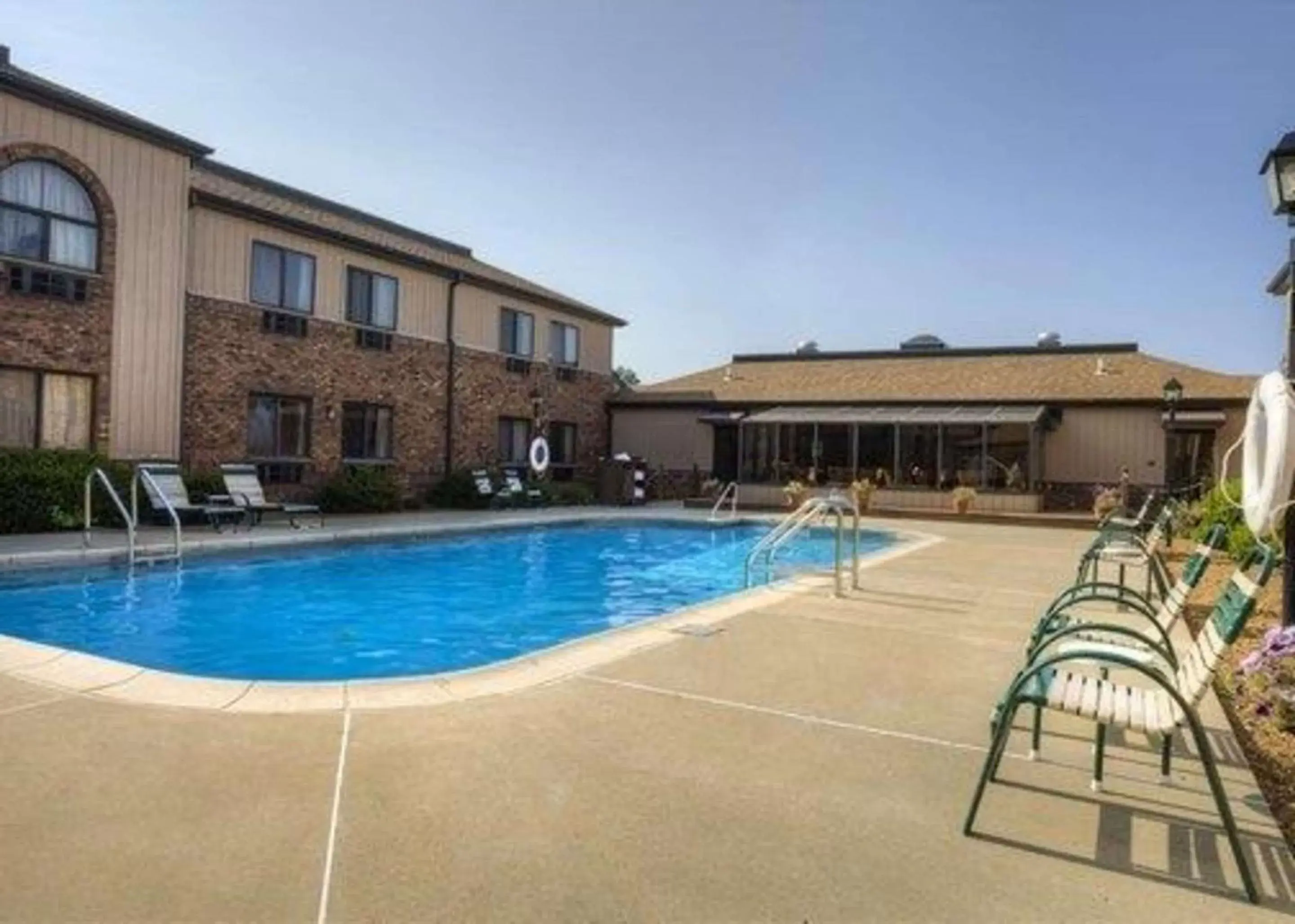 Swimming Pool in Quality Inn & Suites Marion