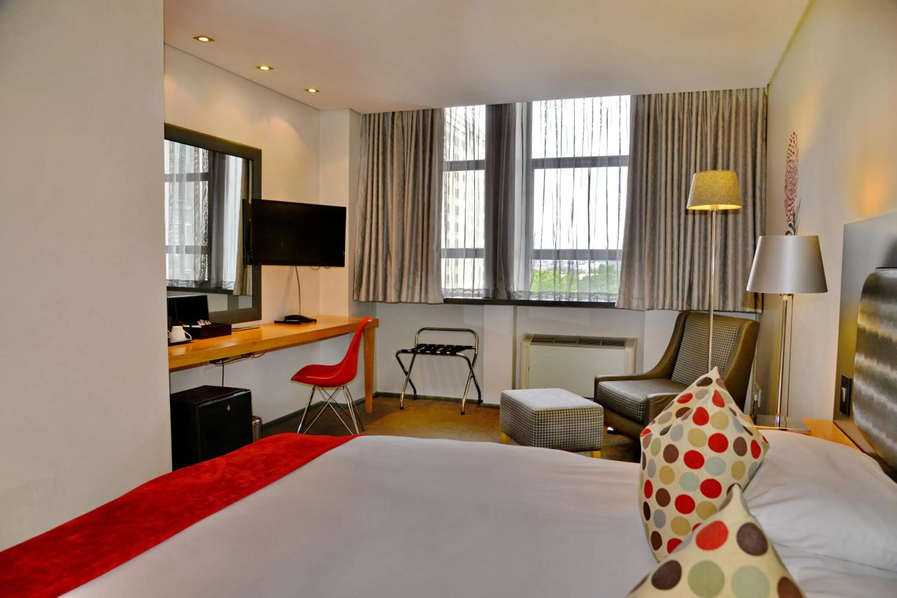 Bedroom, Bed in Fountains Hotel