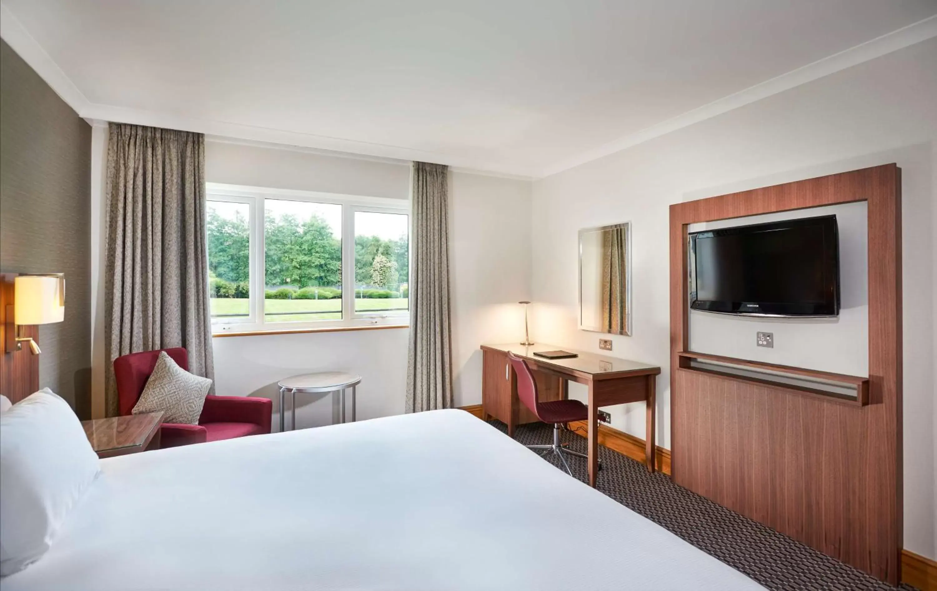 Bedroom, TV/Entertainment Center in DoubleTree by Hilton Coventry