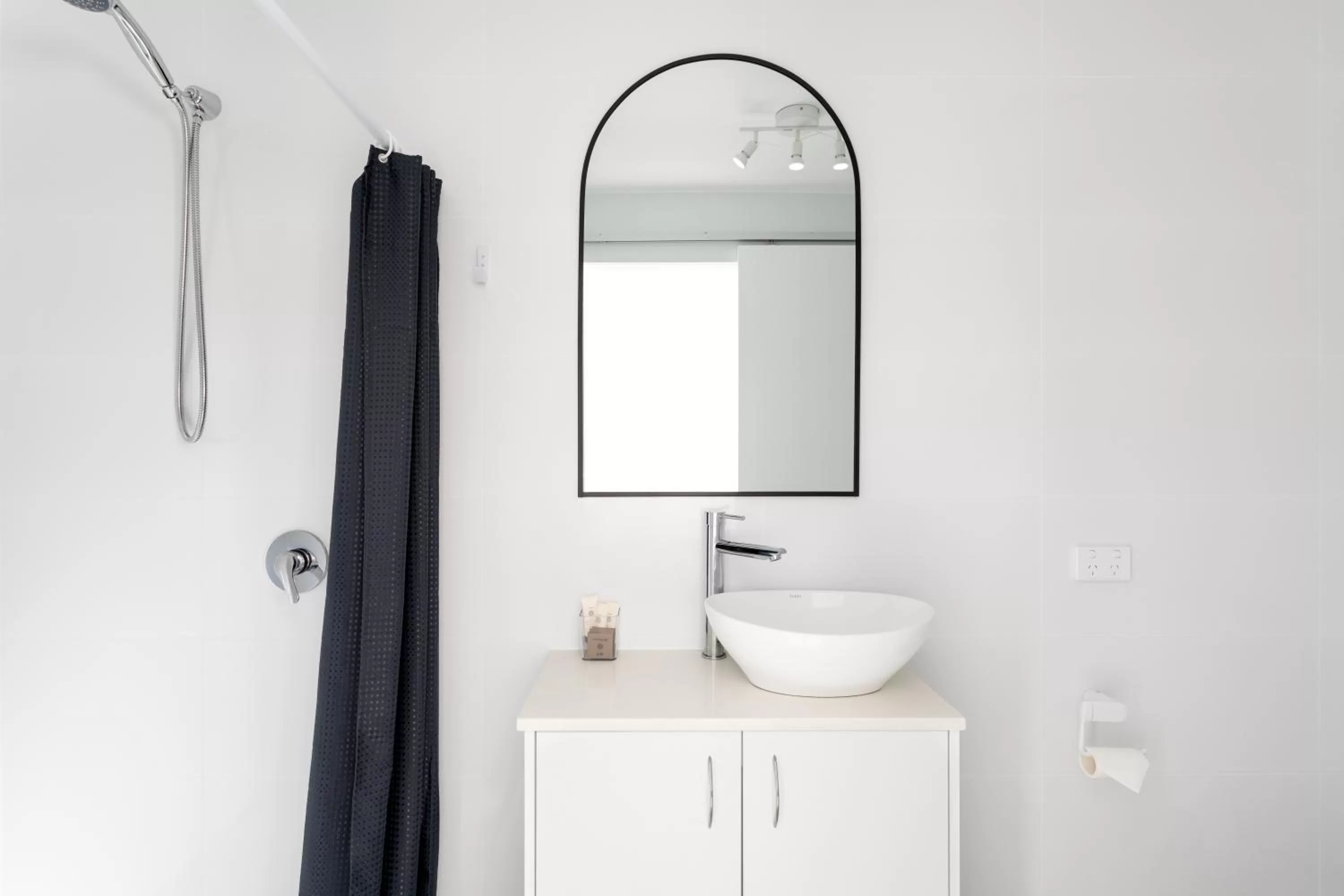 Shower in Burleigh Gold Coast Motel