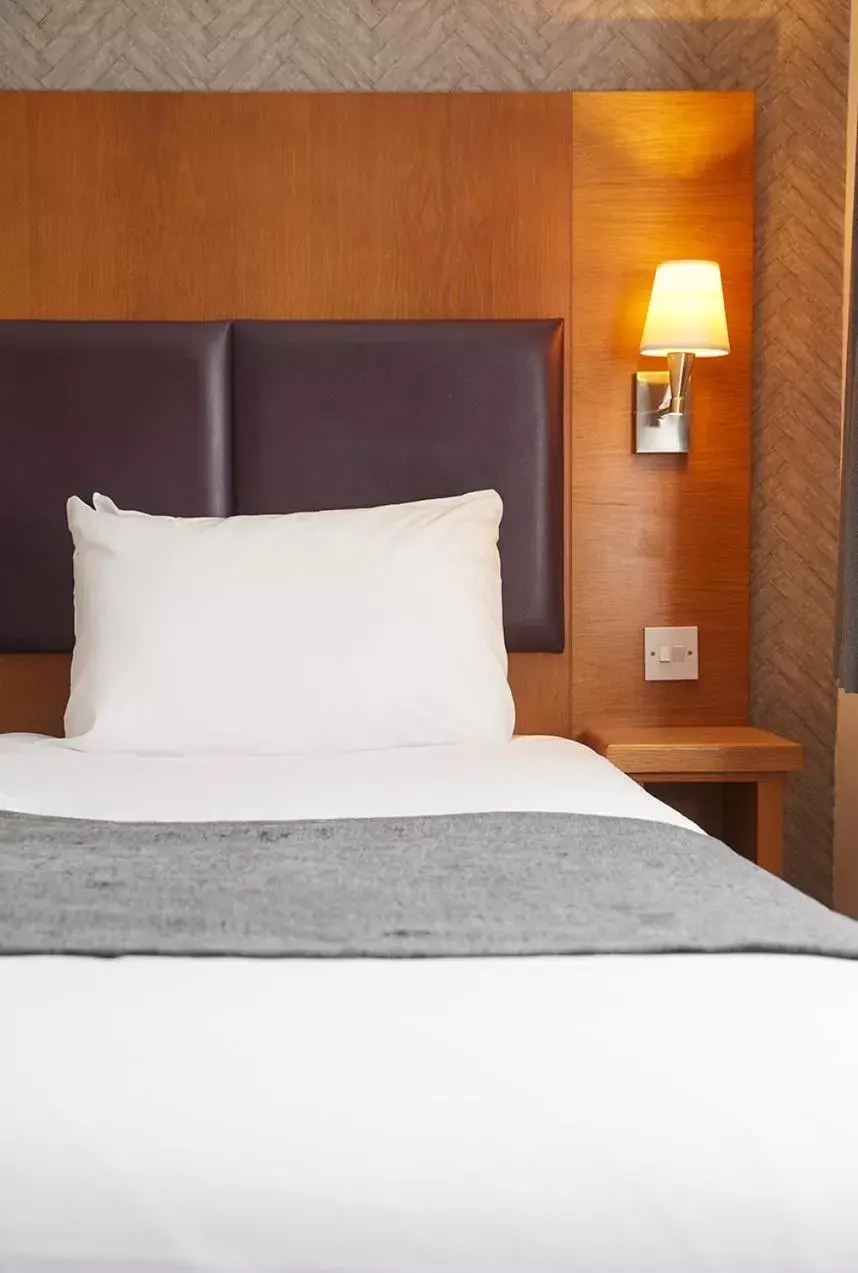 Bed in De Trafford Arms by Chef & Brewer Collection