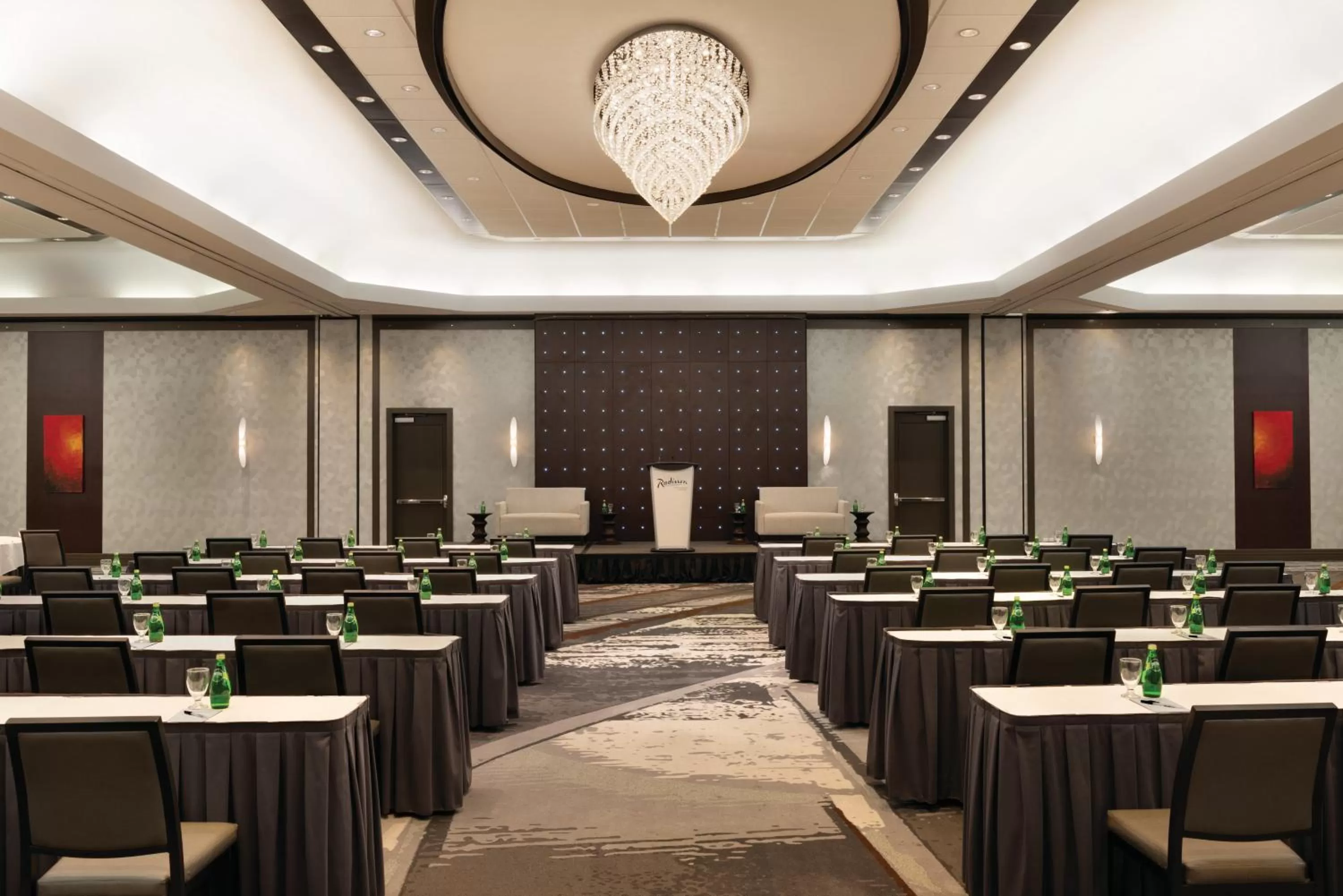 Business facilities in Radisson Hotel Vancouver Airport