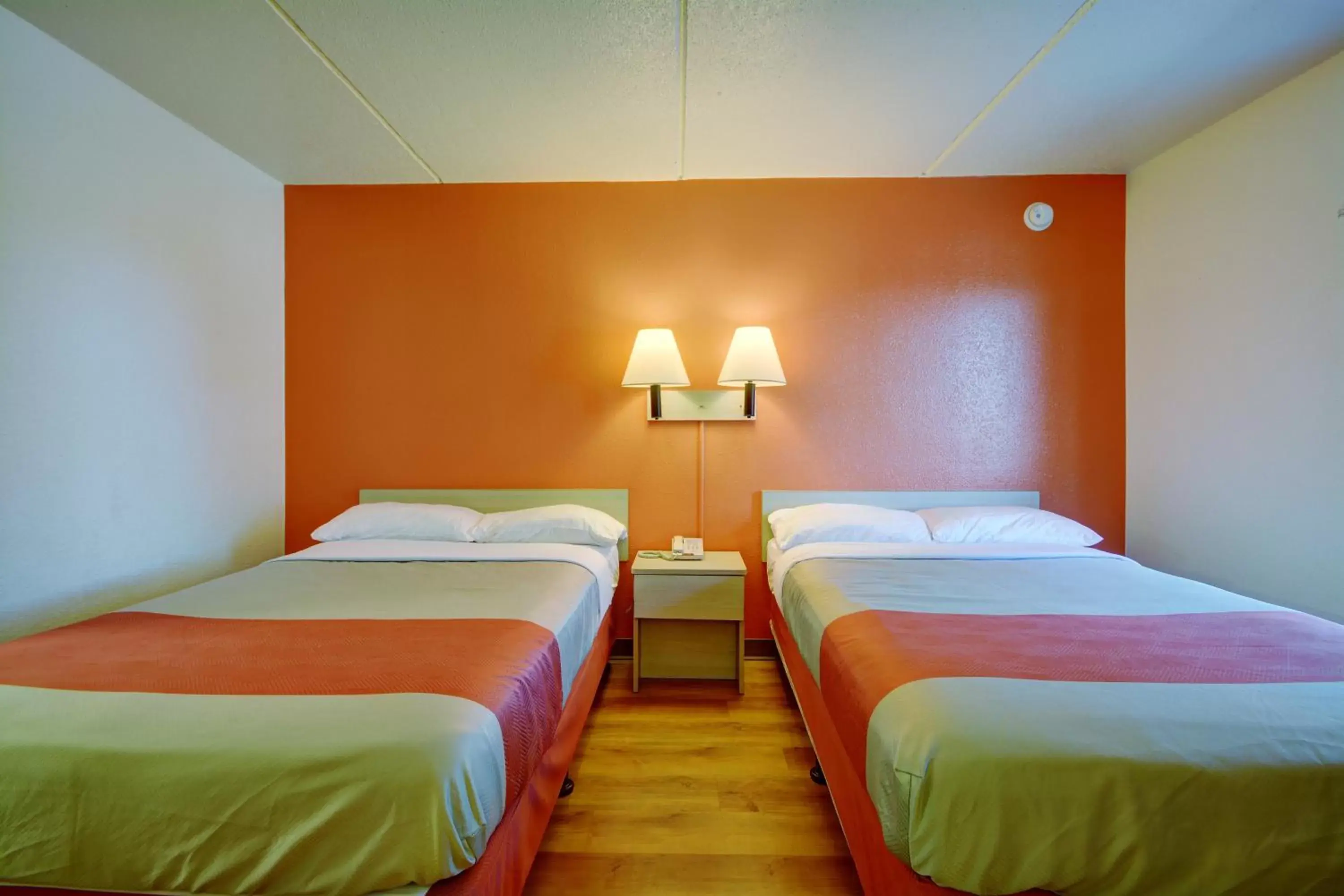 Bedroom, Bed in Motel 6-Chicopee, MA - Springfield