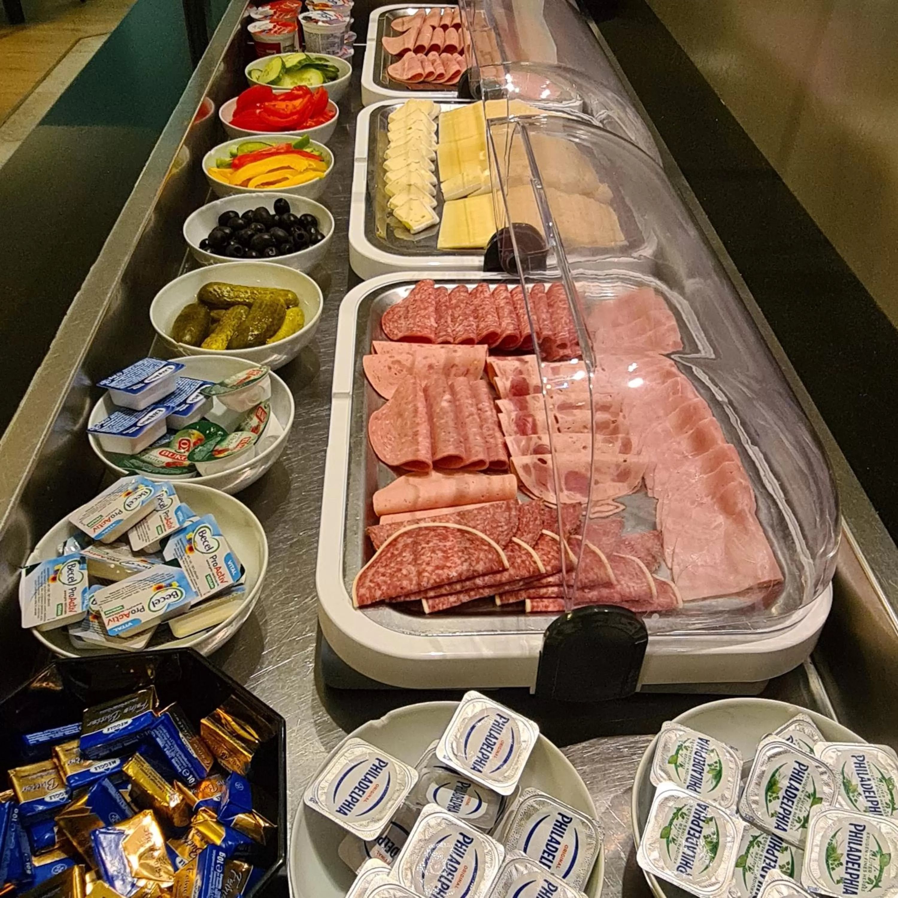 Buffet breakfast in Trip Inn Bristol Hotel Mainz