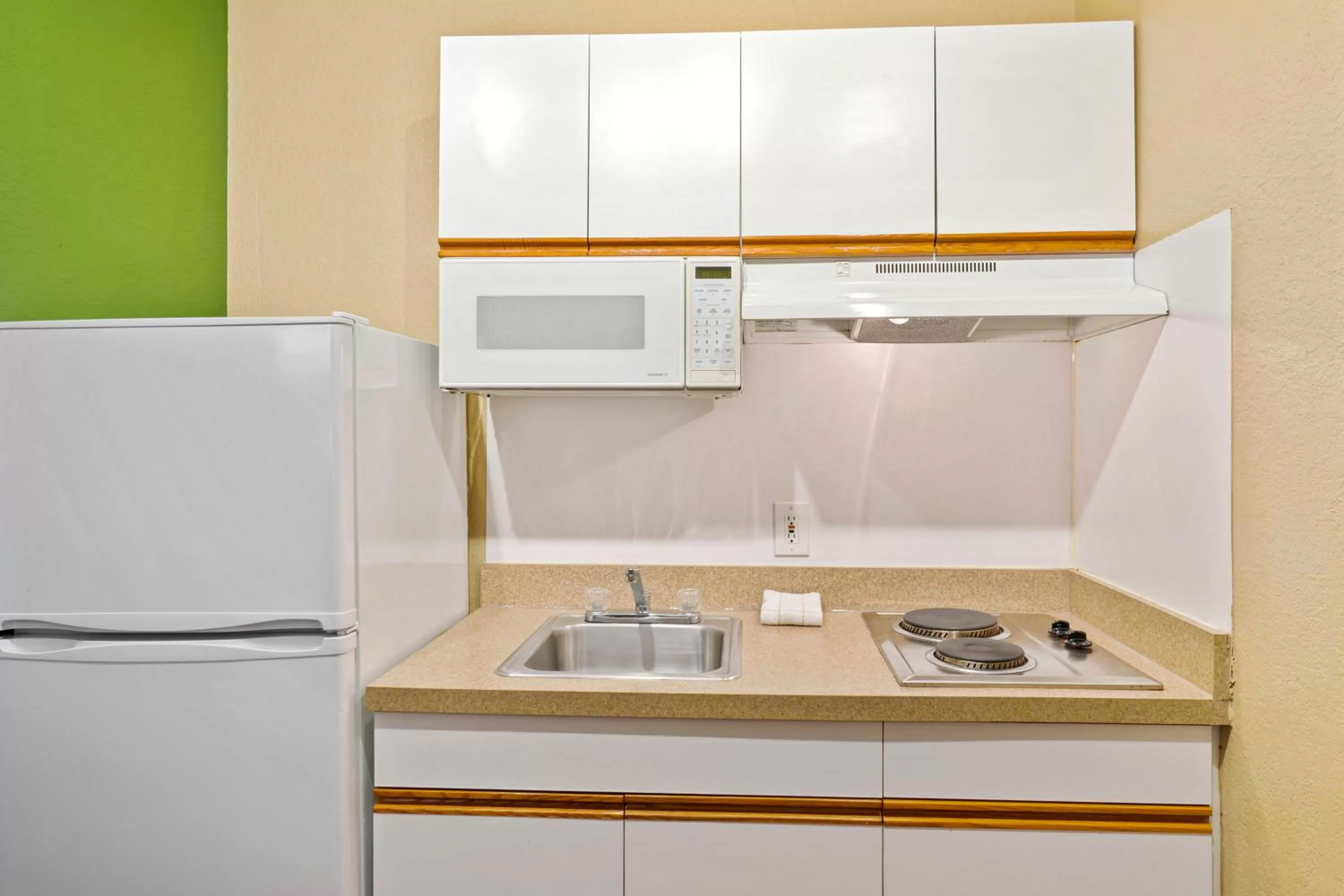 Kitchen or kitchenette in Extended Stay America Suites - Washington, DC - Falls Church - Merrifield