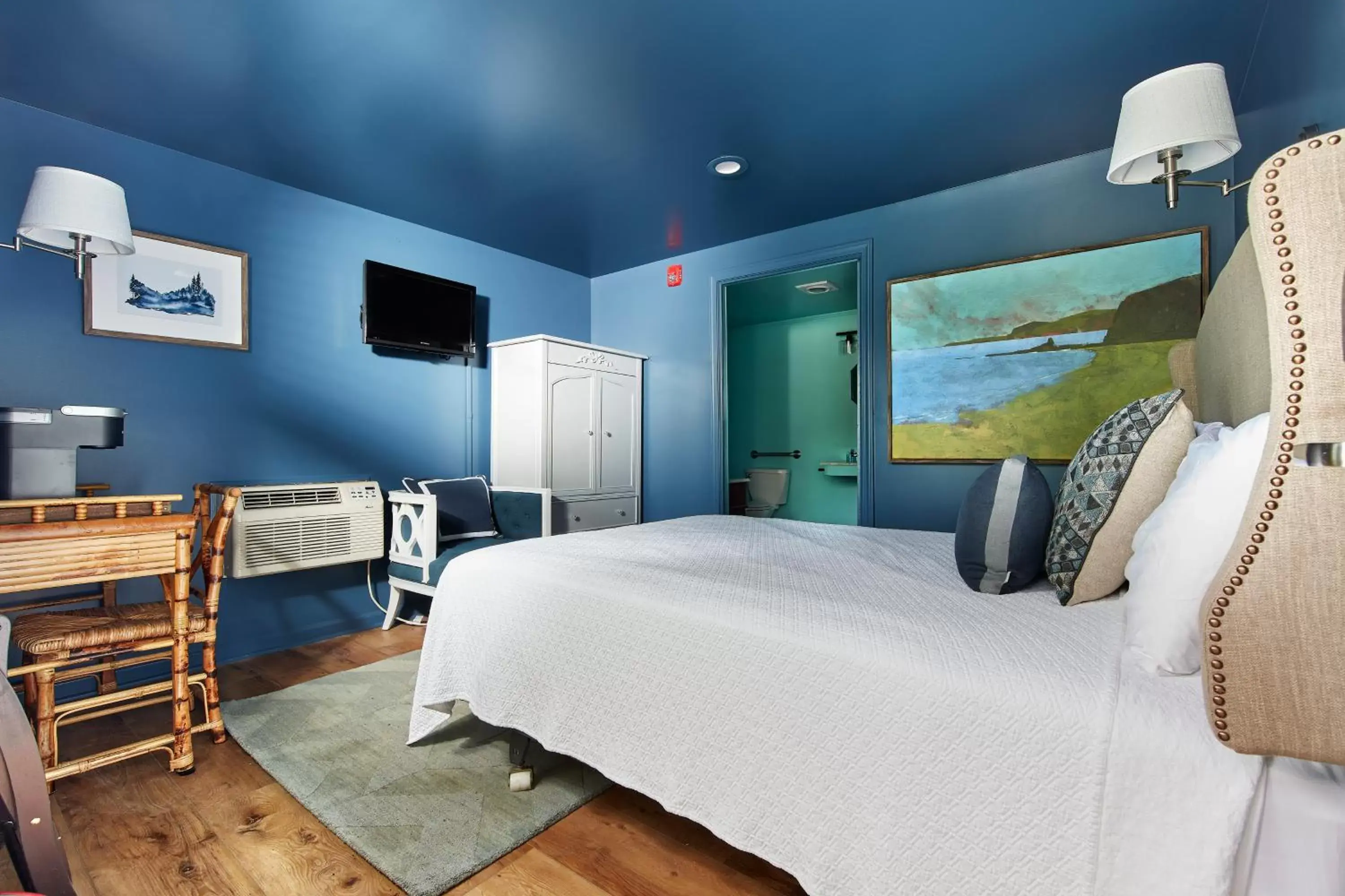 Photo of the whole room, Bed in The Cornell Inn, Lenox & The Berkshires Photo of the whole room, Bed in The Cornell Inn, Lenox & The Berkshires