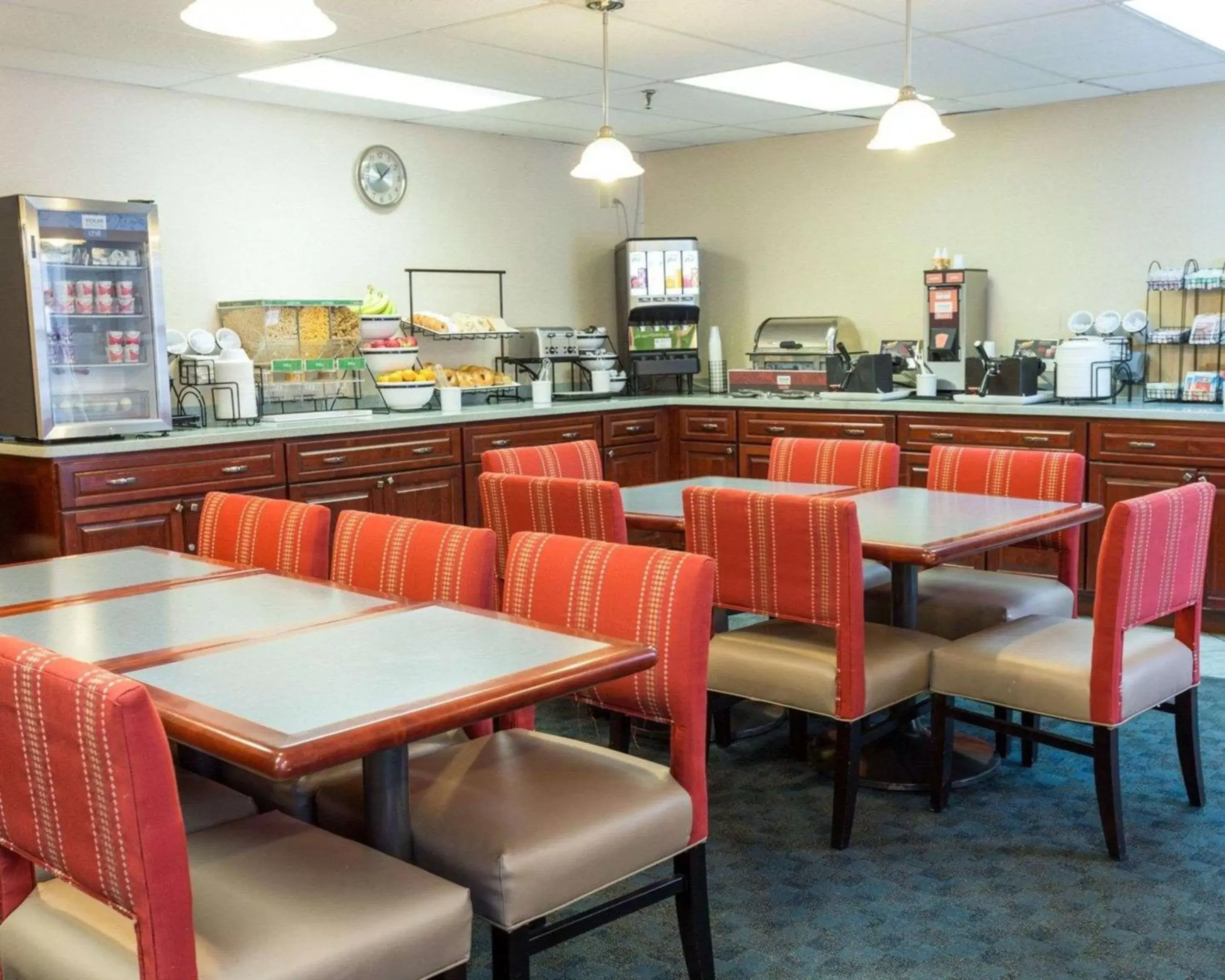 Restaurant/Places to Eat in Comfort Inn Civic Center