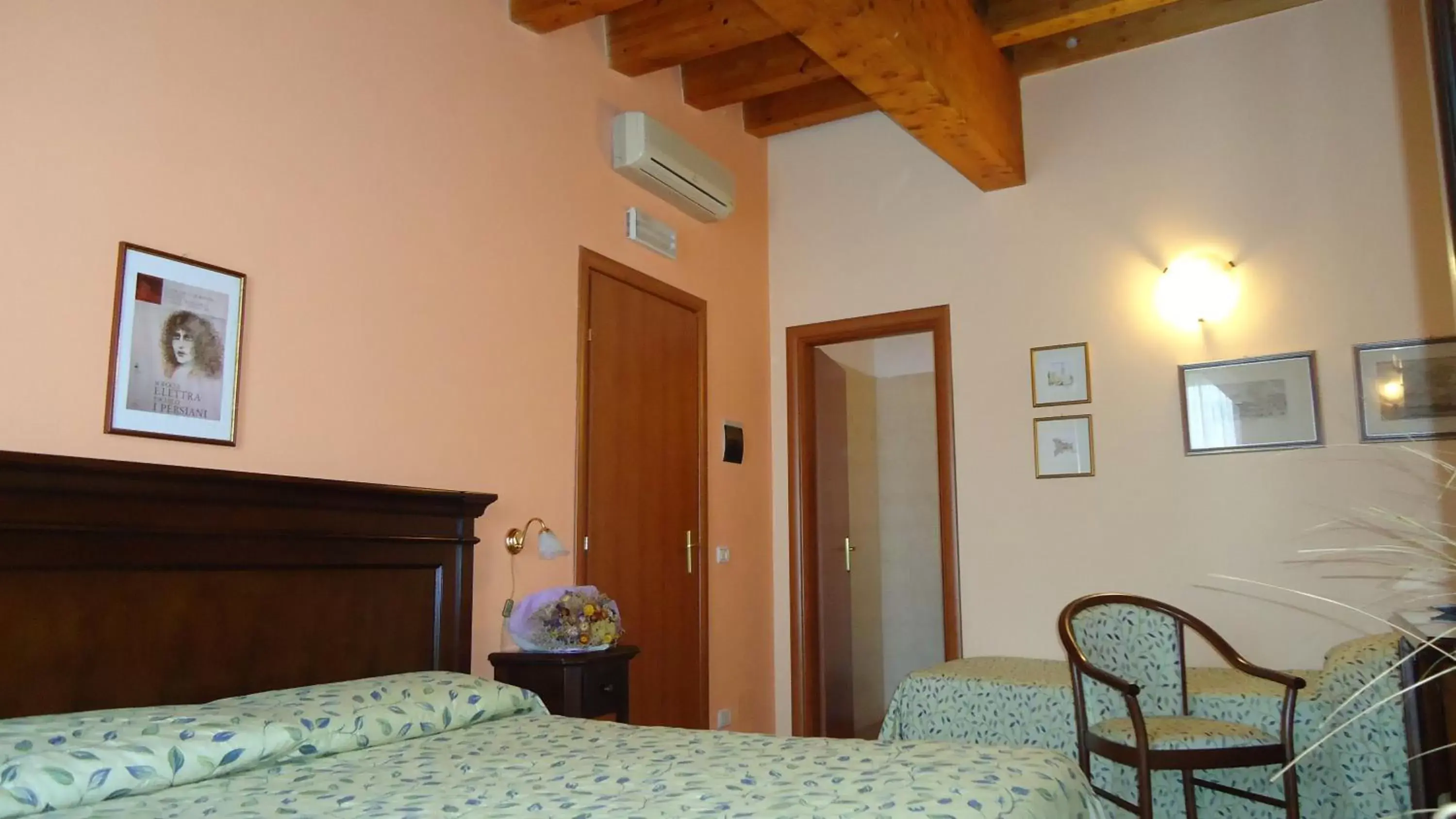 Photo of the whole room, Bed in Hotel Archimede Ortigia