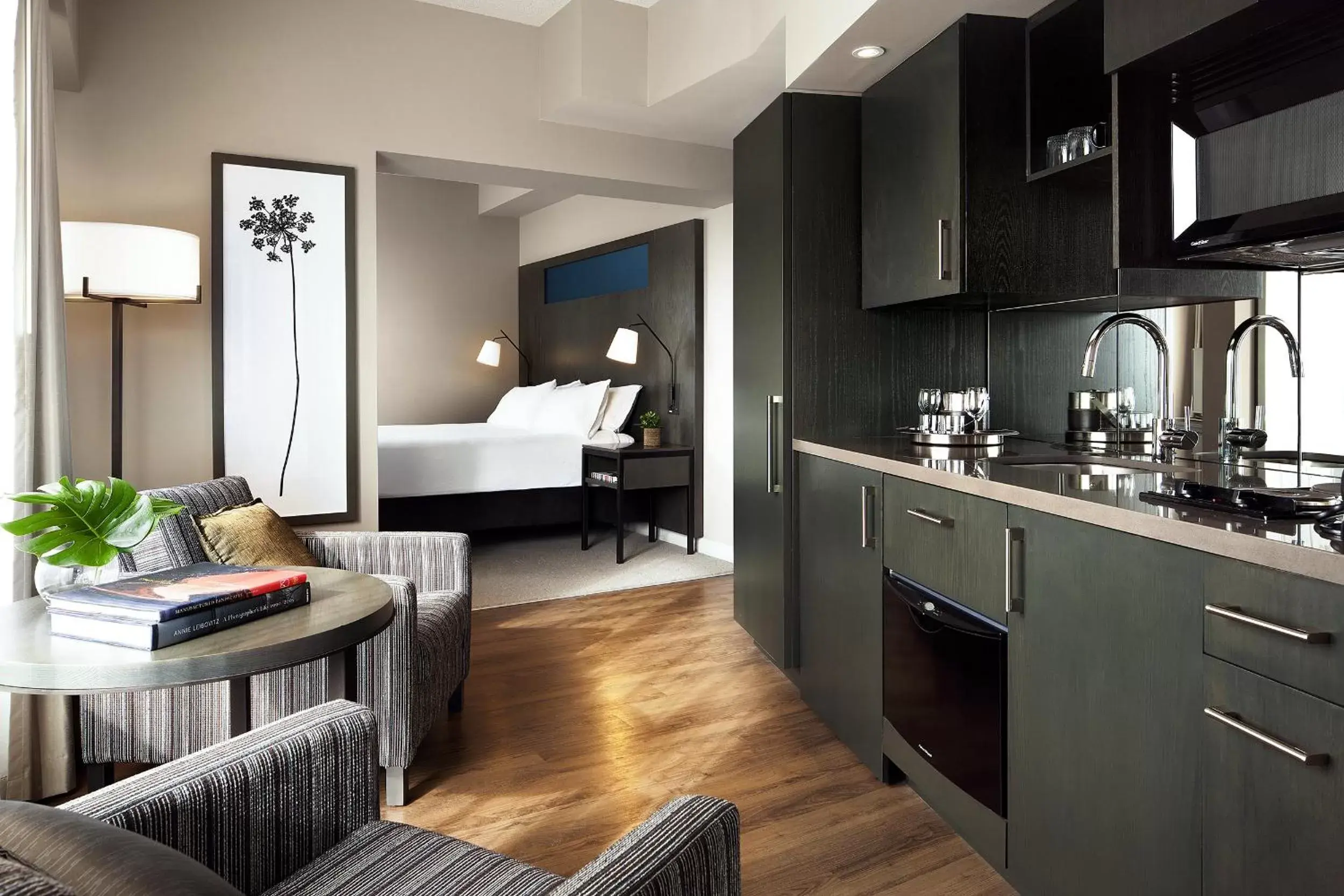 Kitchen or kitchenette, Kitchen/Kitchenette in One King West Hotel and Residence