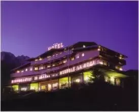 Night, Property Building in Hotel Residence La Rosa