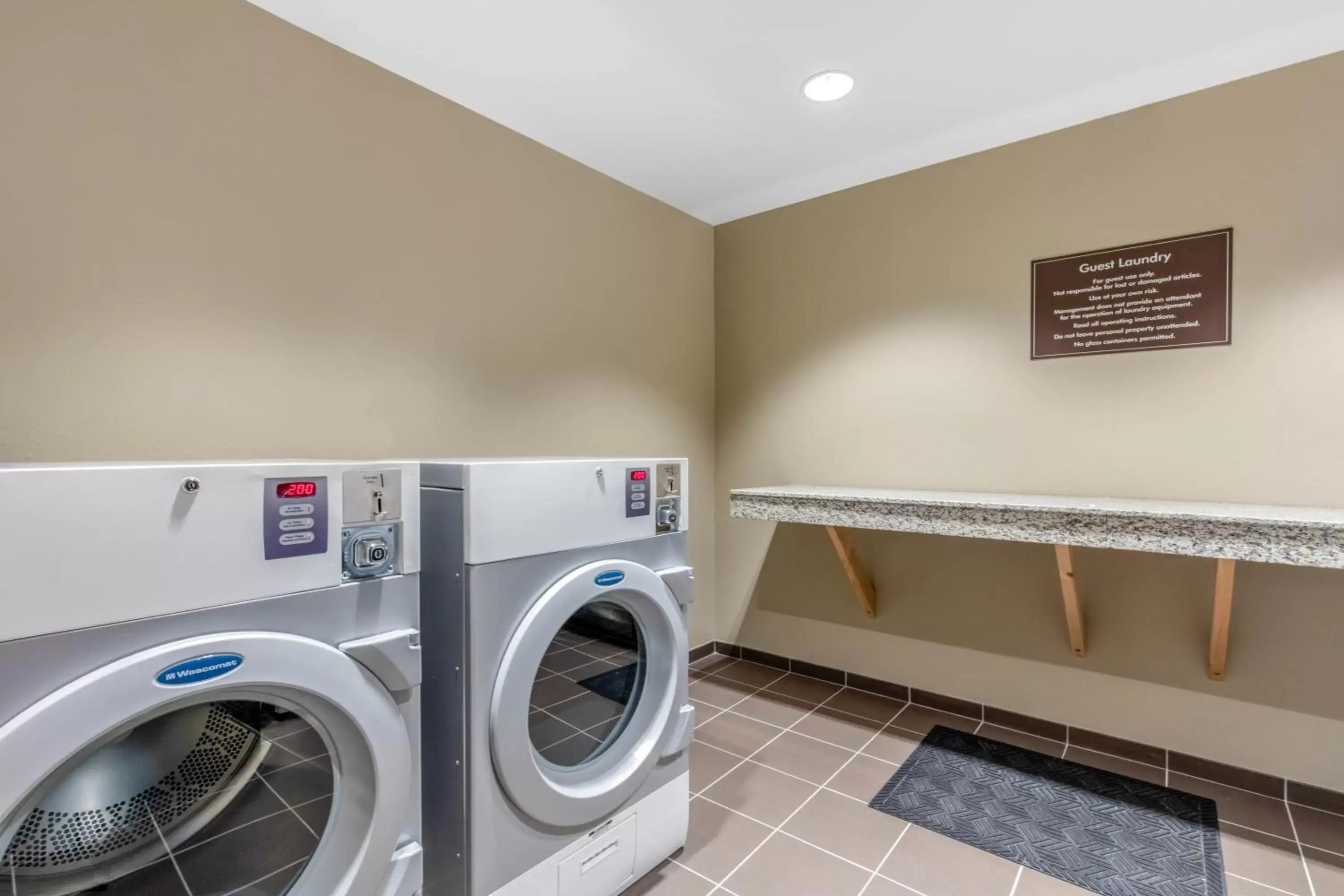 laundry, Bathroom in Comfort Inn St Louis - Airport