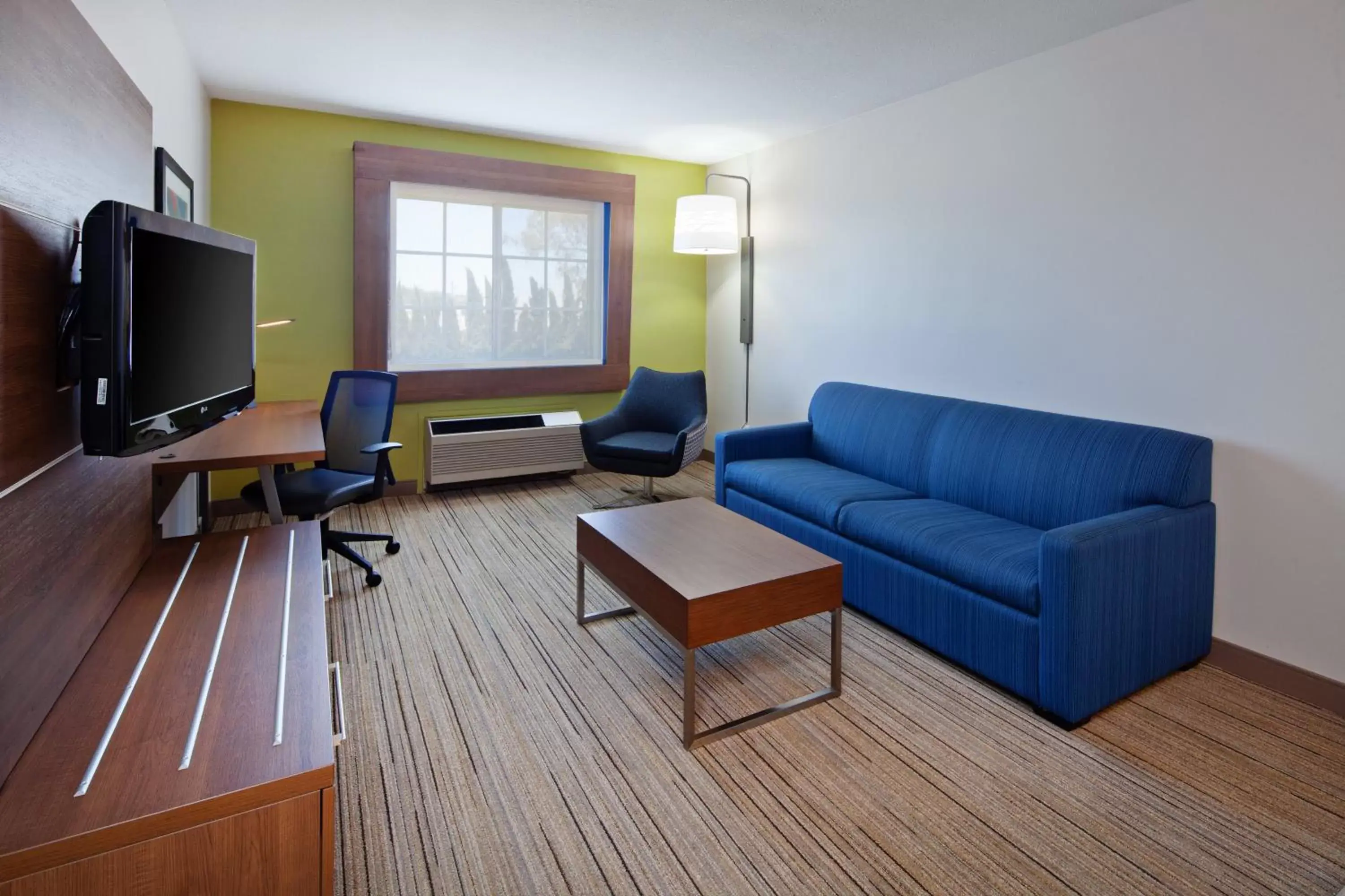 Photo of the whole room, Seating Area in Holiday Inn Express Hotel & Suites San Diego-Escondido, an IHG Hotel