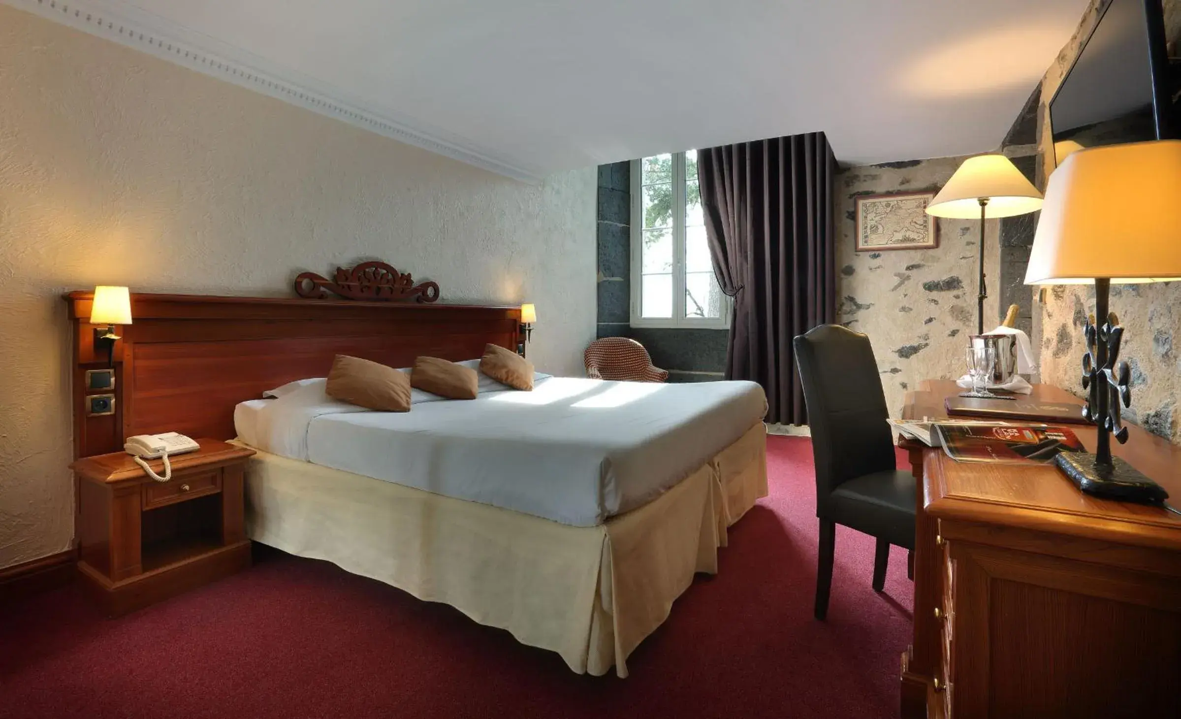 Bedroom, Bed in Château des Comtes de Challes