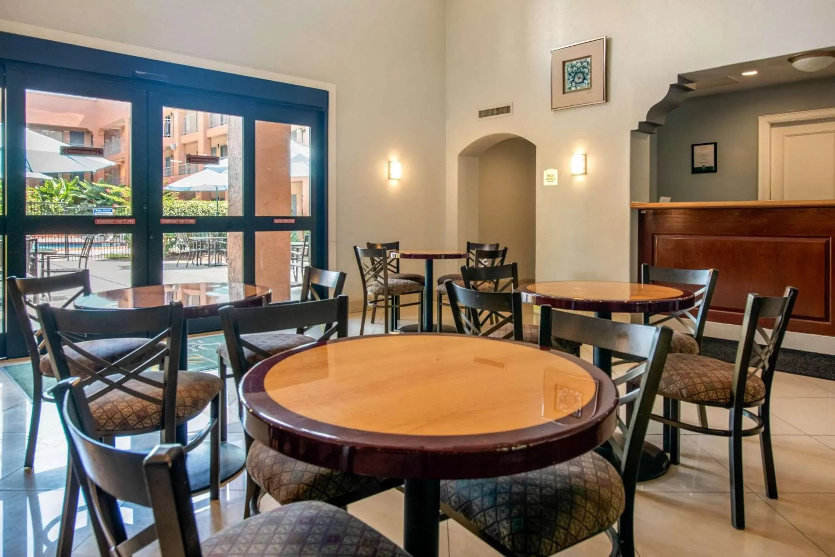 Restaurant/places to eat in Quality Inn & Suites Jacksonville-Baymeadows Restaurant/places to eat in Quality Inn & Suites Jacksonville-Baymeadows