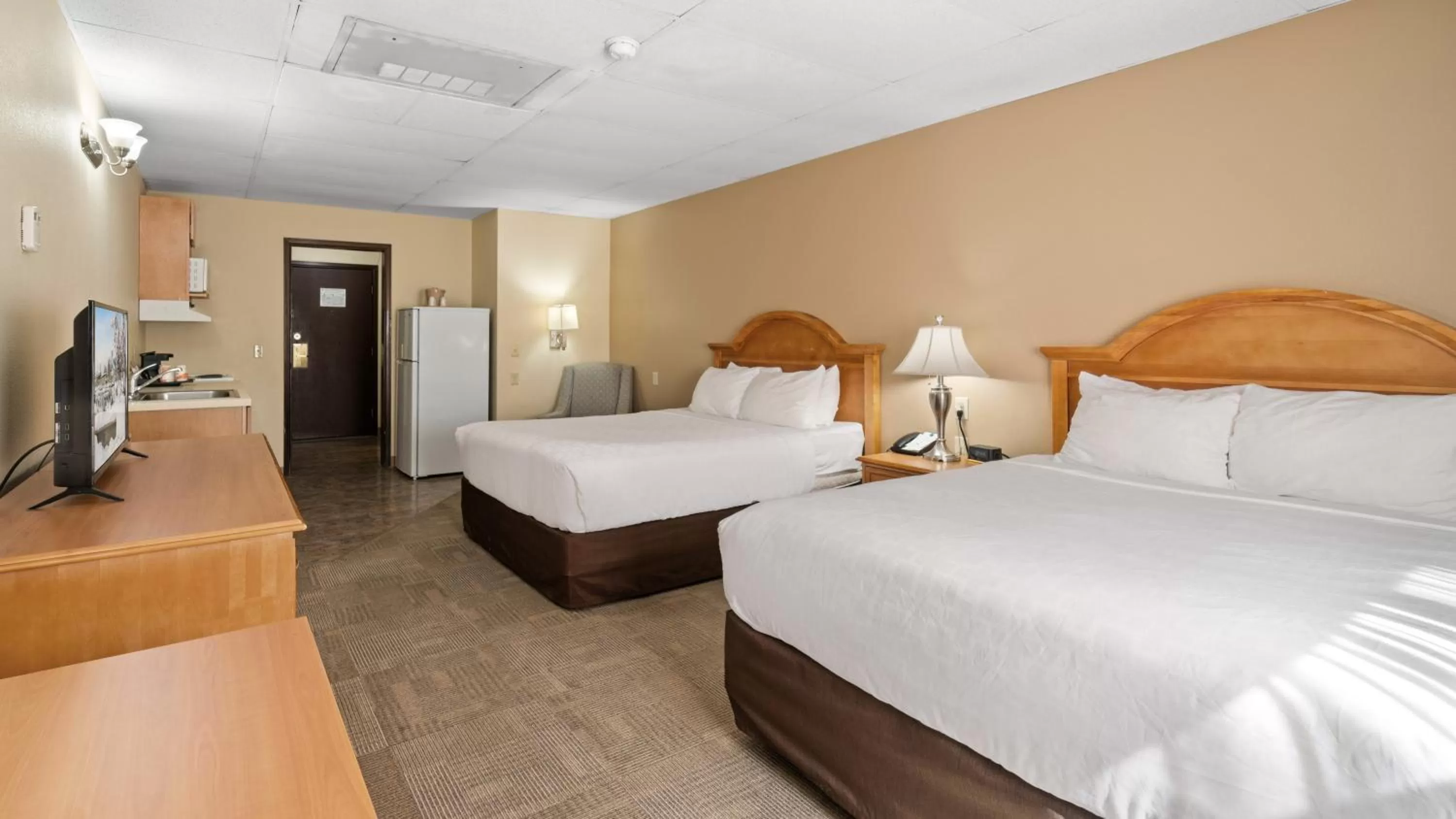 Photo of the whole room, Bed in Clarion Hotel & Suites Fairbanks near Ft Wainwright