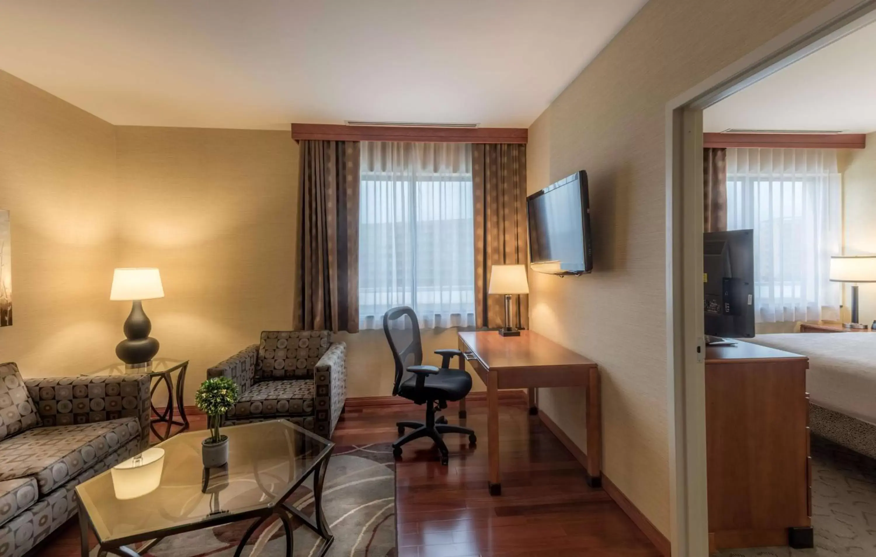 Bedroom, Seating Area in Hilton Garden Inn Reagan National Airport
