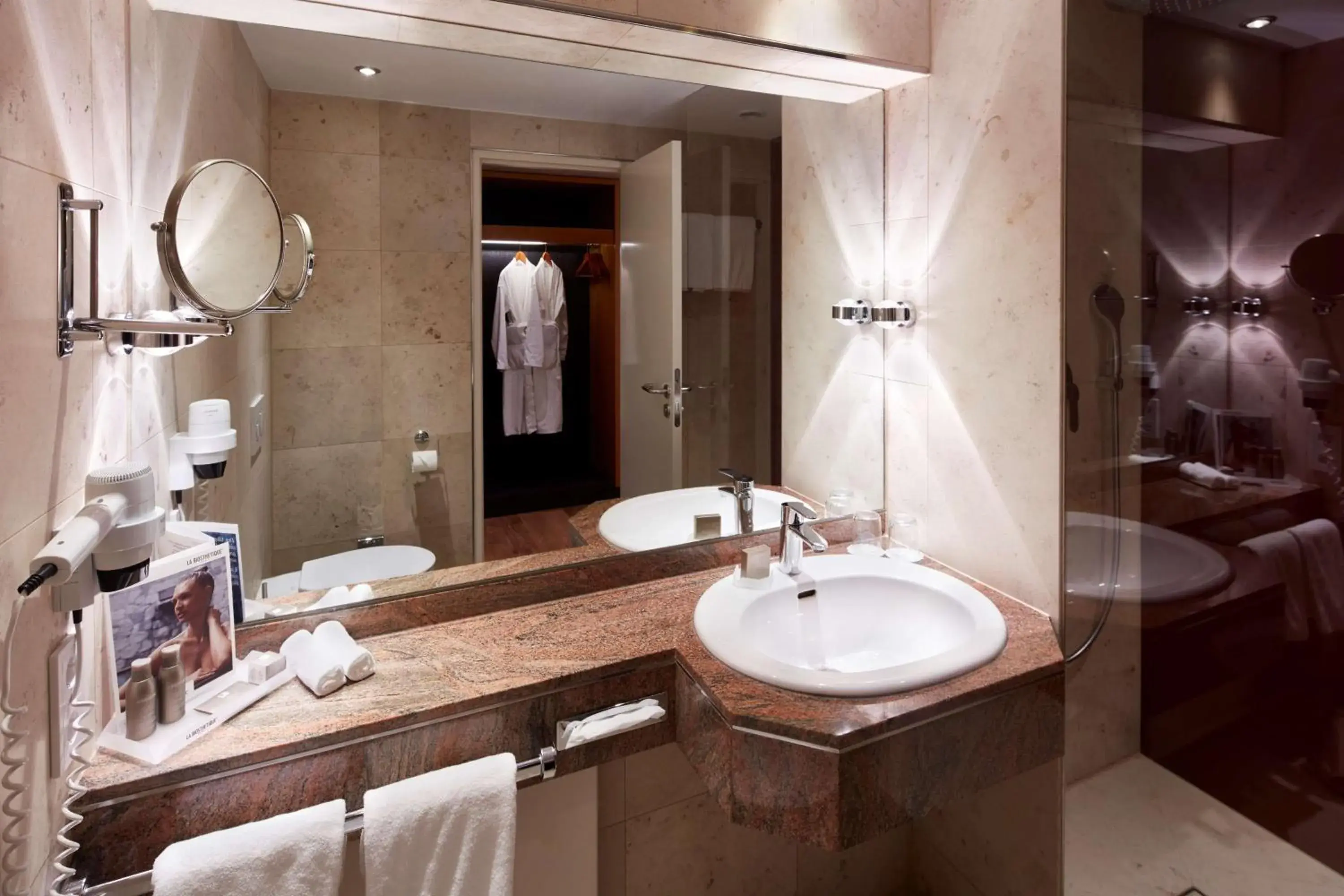 Bathroom in Parkhotel Pforzheim Bathroom in Parkhotel Pforzheim