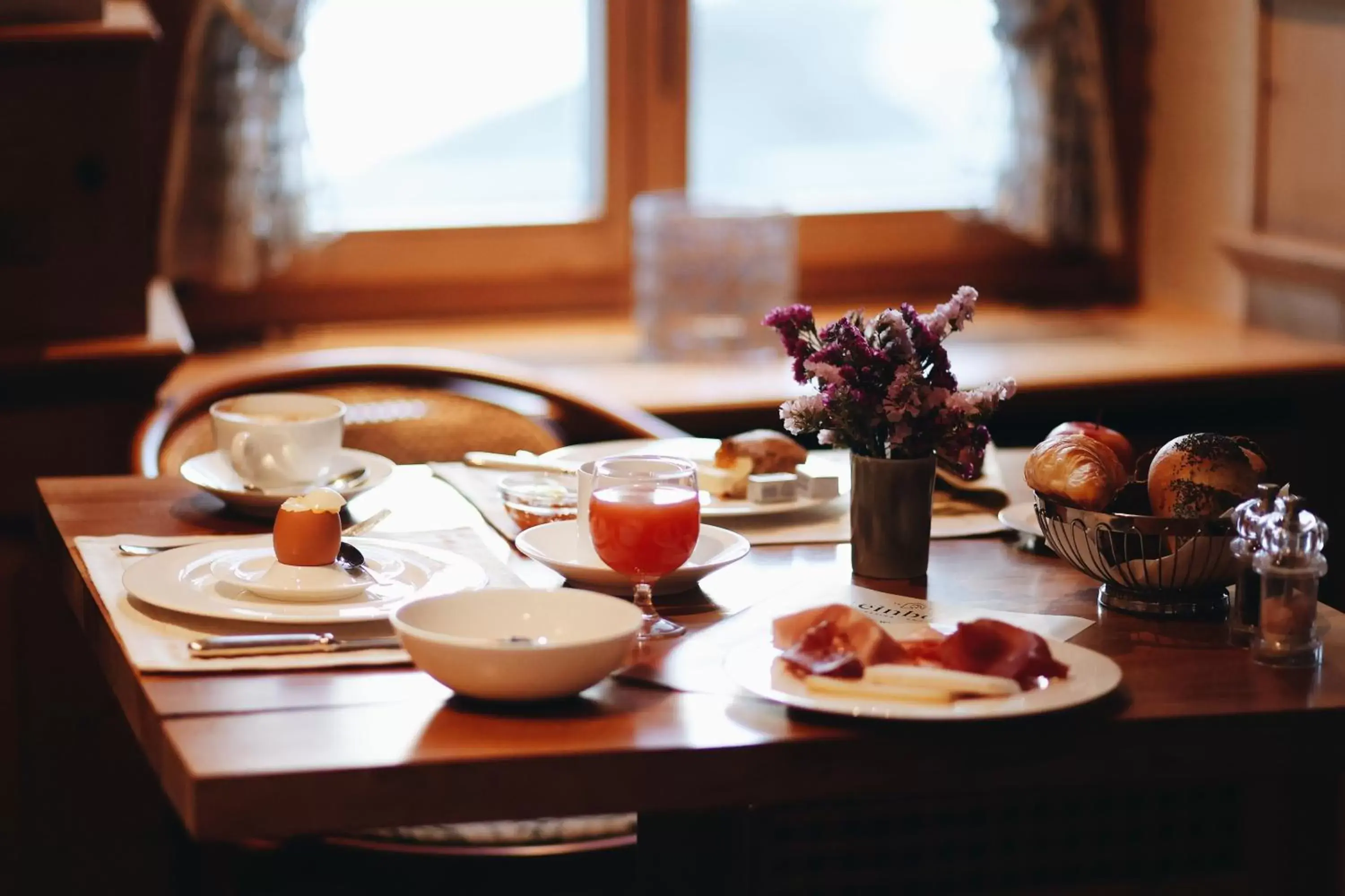 Buffet breakfast, Restaurant/Places to Eat in Hotel Steinbock Pontresina