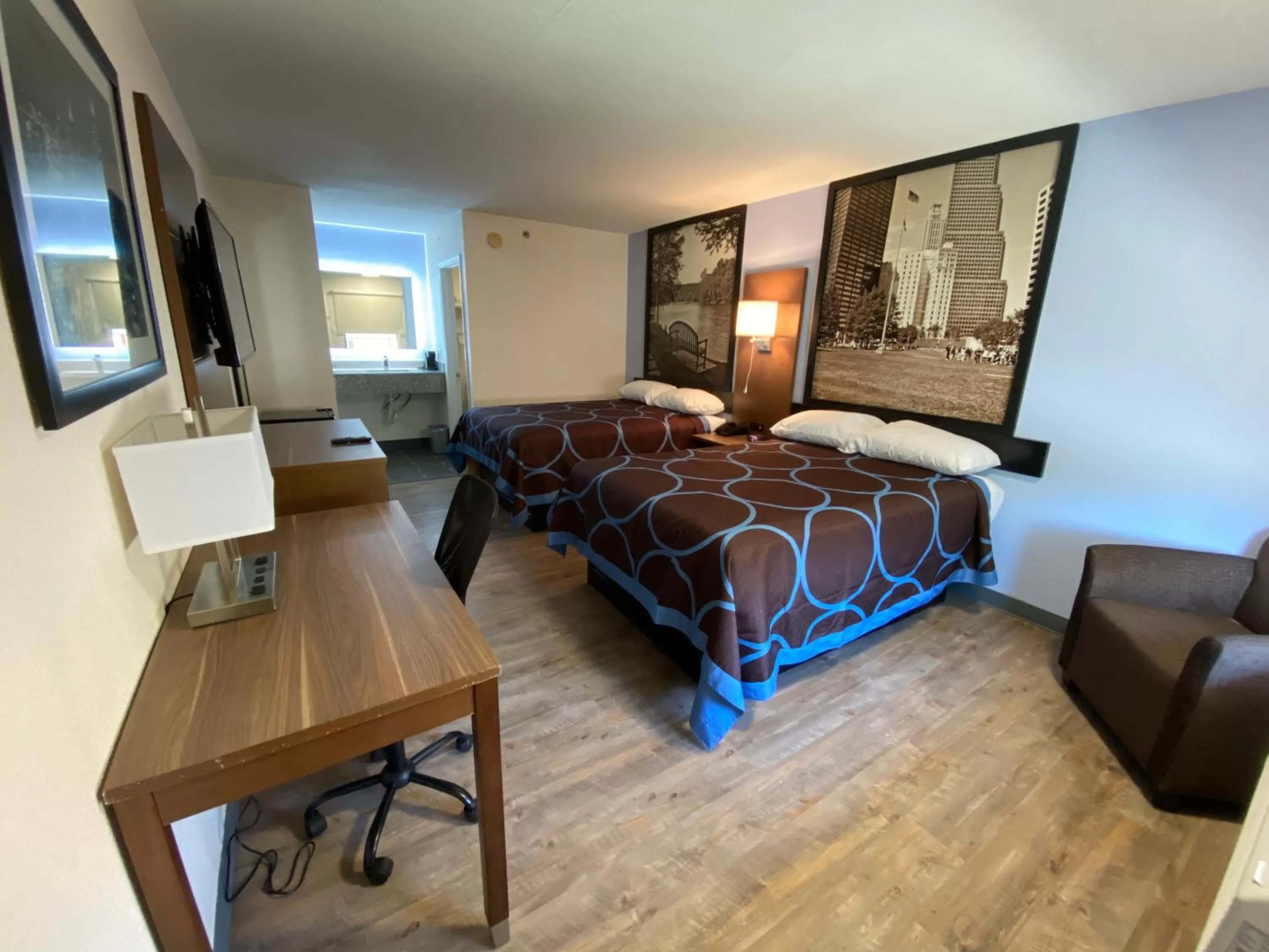 Photo of the whole room, Bed in Super 8 by Wyndham Marietta/West/Atl Area