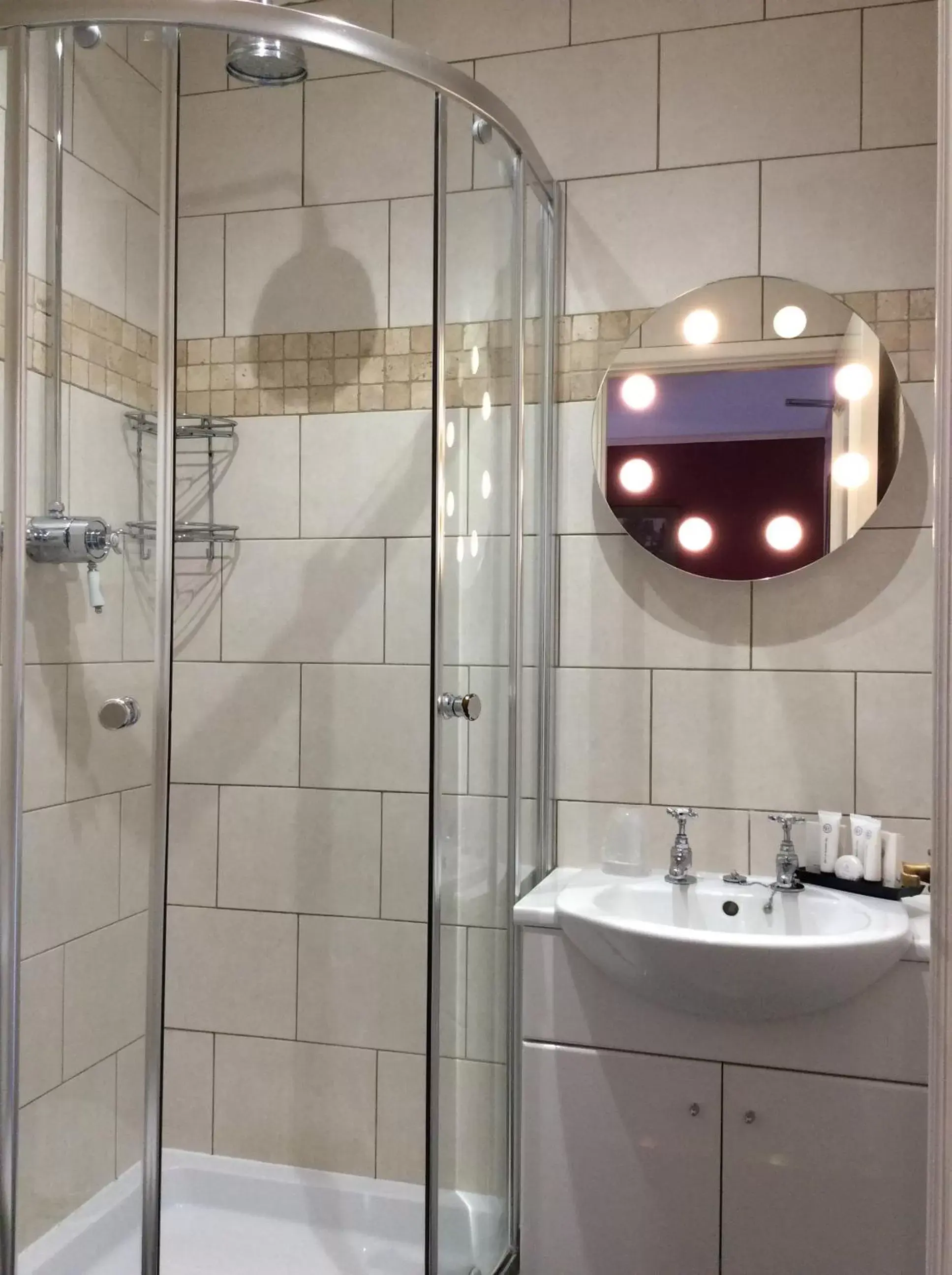 Shower, Bathroom in Bedford Hotel