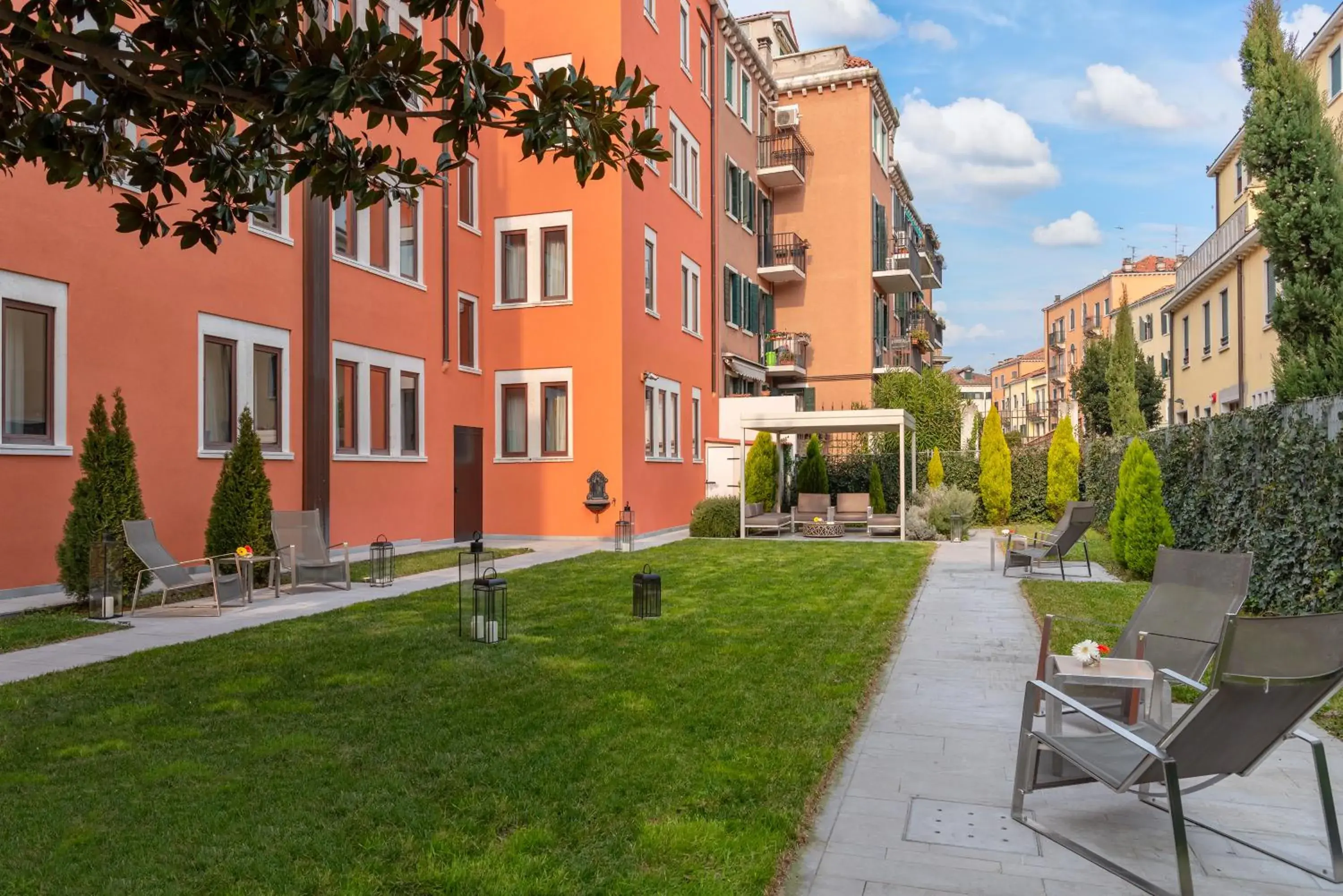 Garden, Property Building in Carnival Palace - Venice Collection