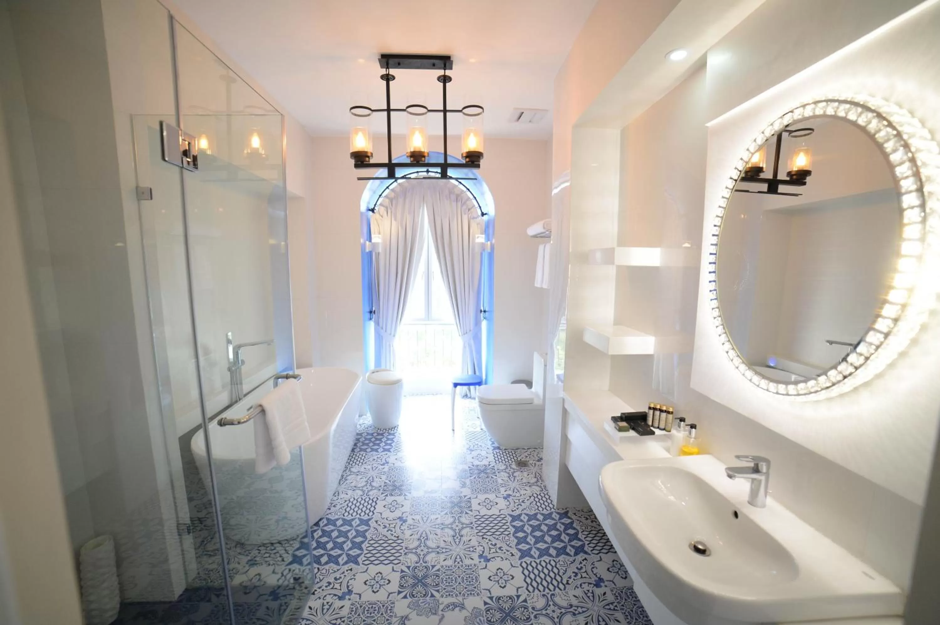 Shower in Hotel Carlito Tagaytay