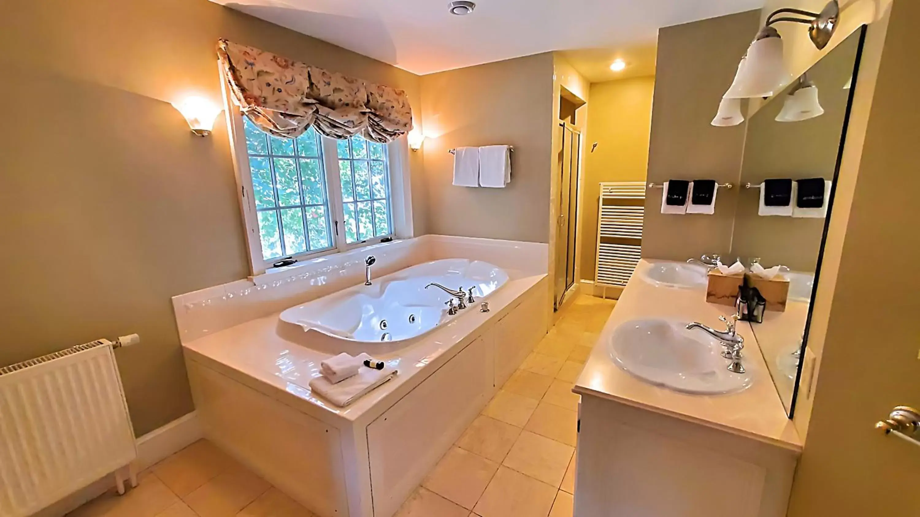 Bathroom in Four Columns Inn