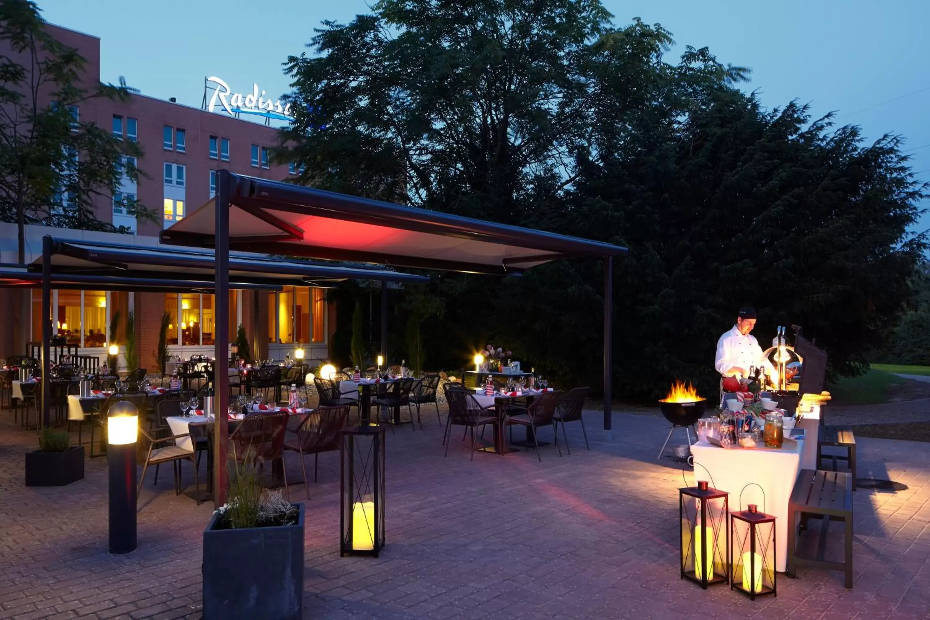 BBQ facilities, Restaurant/Places to Eat in Radisson Blu Hotel Karlsruhe