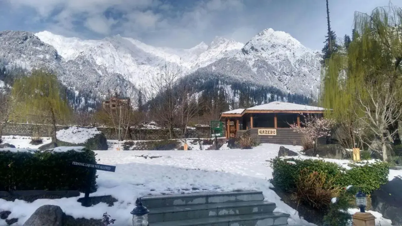 Garden, Winter in Solang Valley Resort