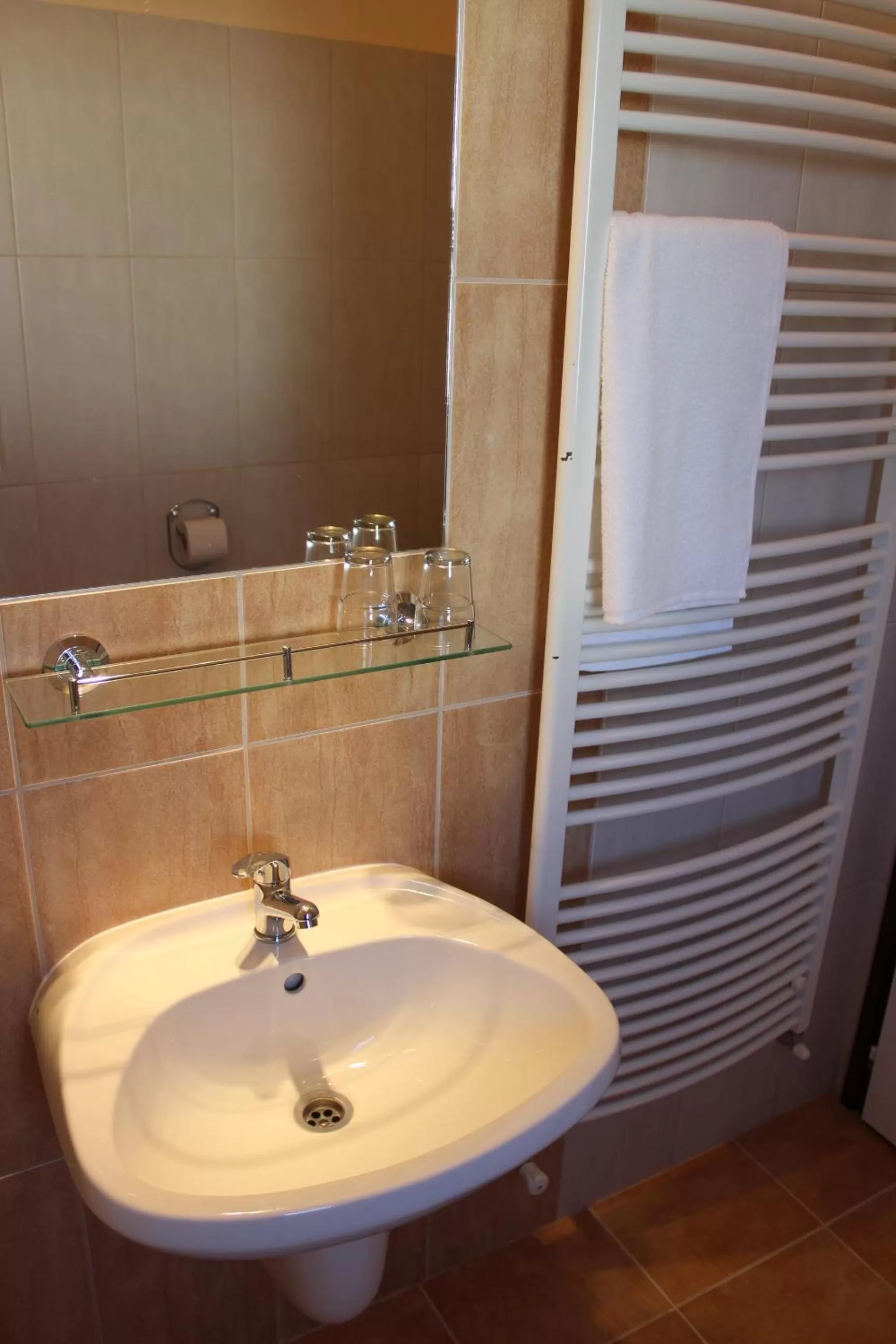 Bathroom in Alice Panzió Gold