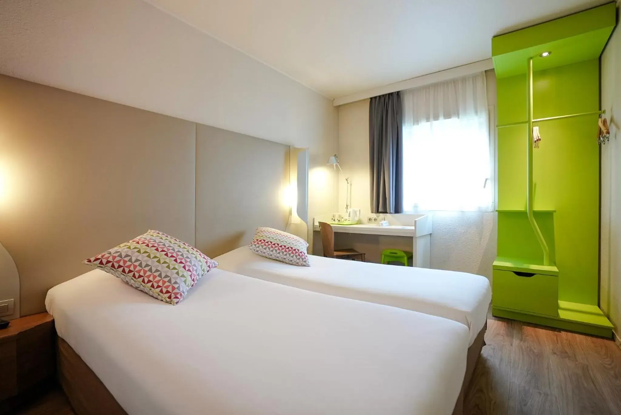 Photo of the whole room, Bed in Campanile Paris CDG Airport Villepinte Photo of the whole room, Bed in Campanile Paris CDG Airport Villepinte