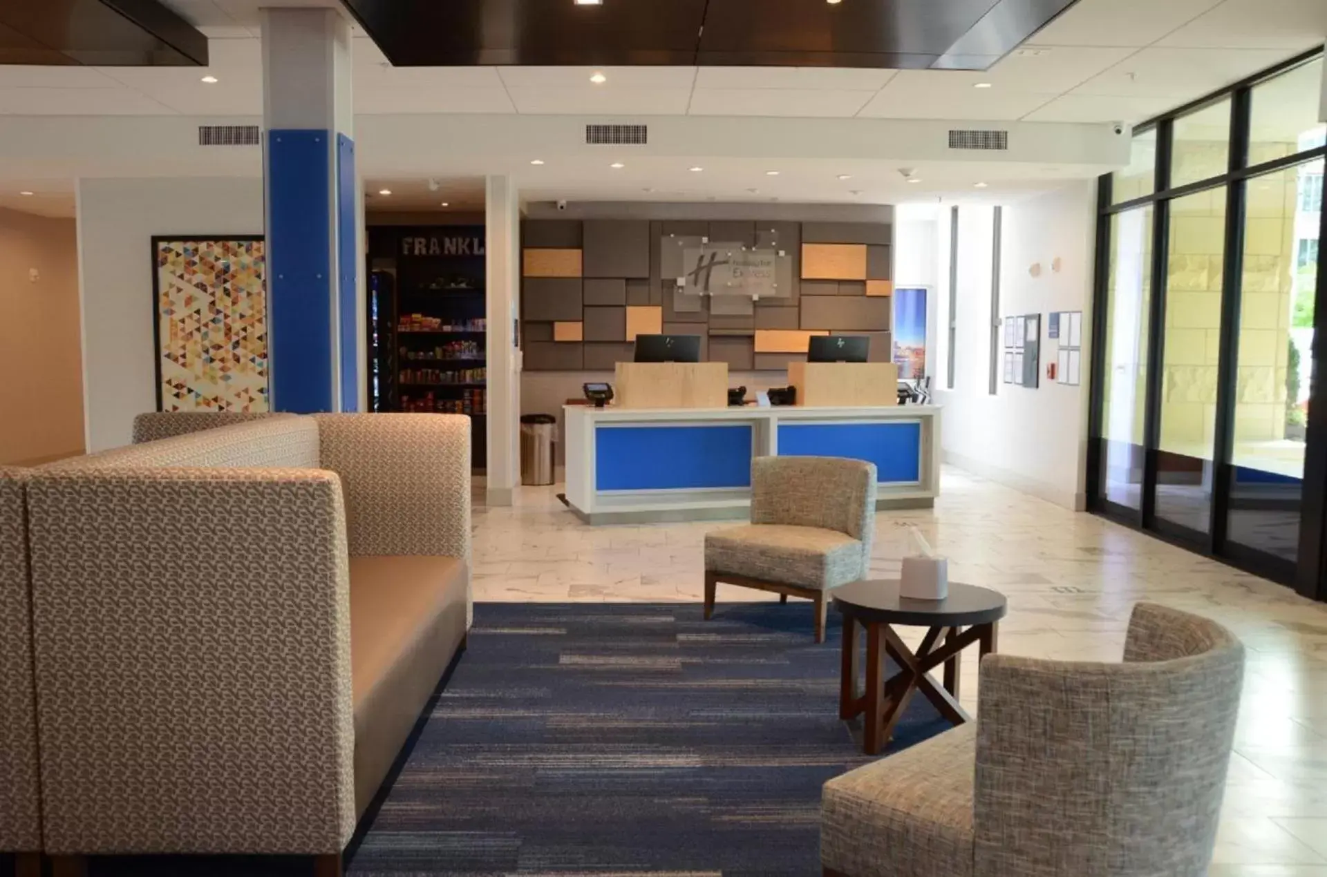 Lounge or bar, Lobby/Reception in Holiday Inn Express & Suites Franklin - Berry Farms, an IHG Hotel