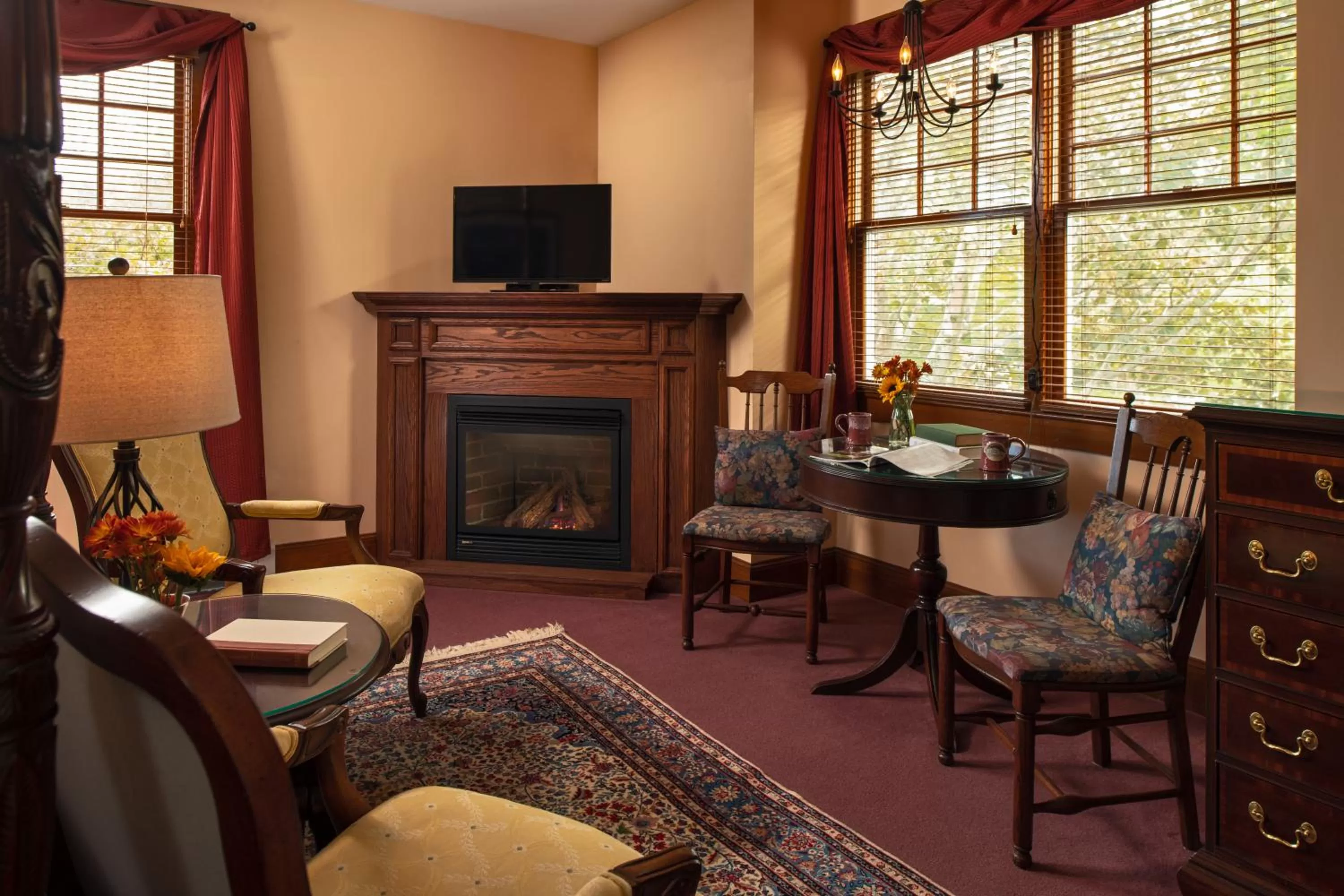 Restaurant/Places to Eat in Palmer House Inn