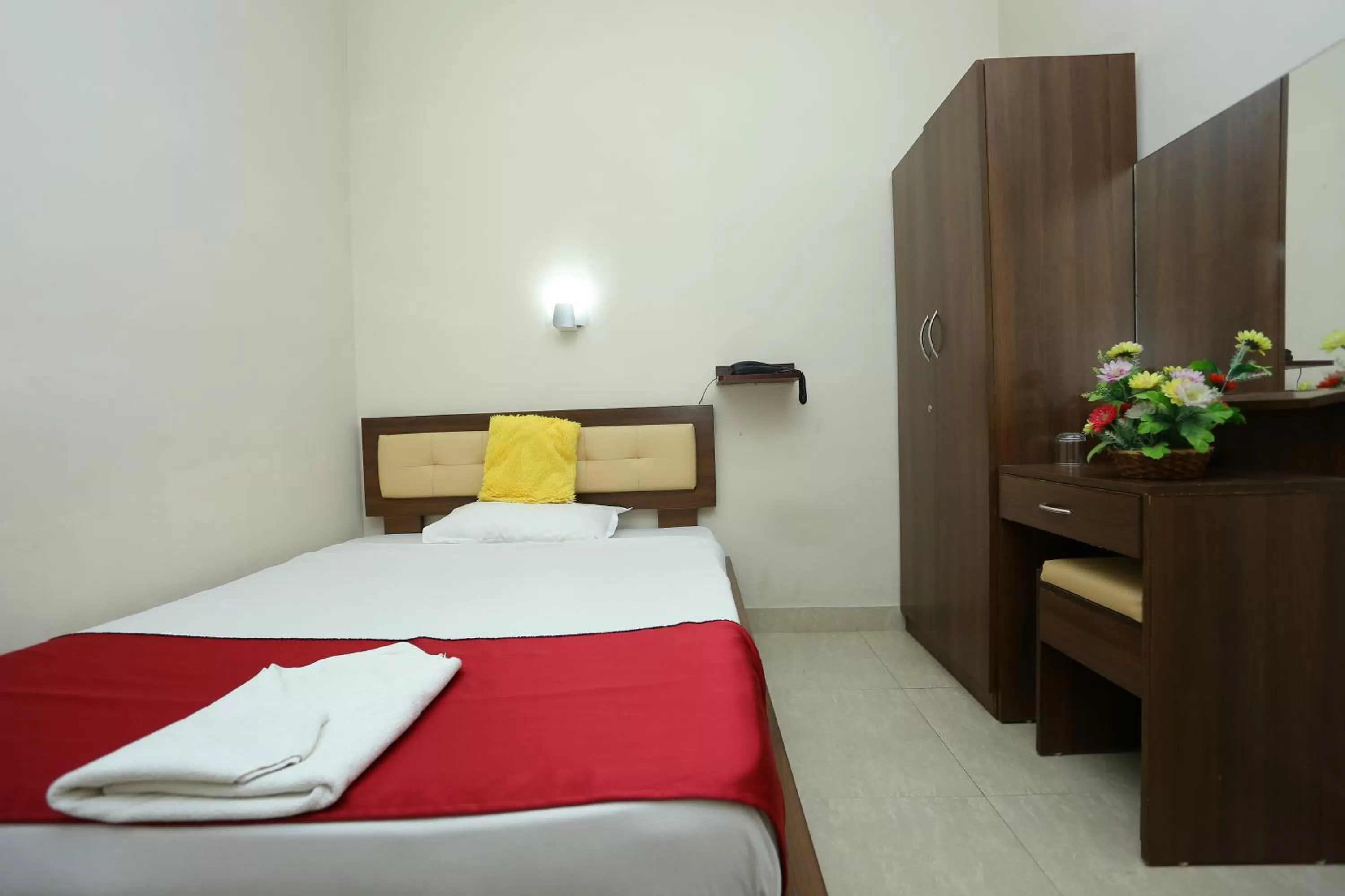 Photo of the whole room, Bed in Hotel Innate Inn