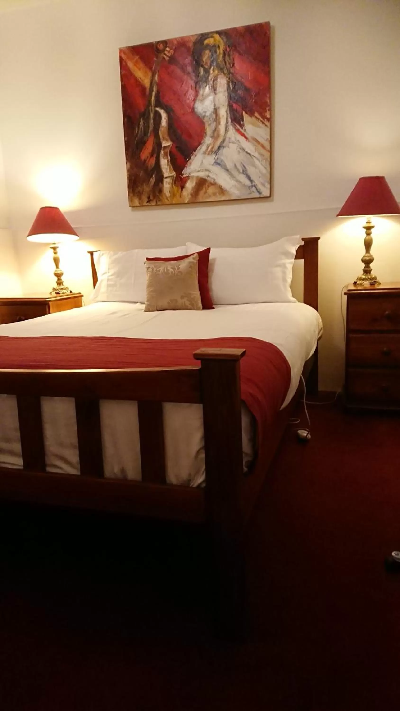 Bed in The Empire Hotel Deloraine