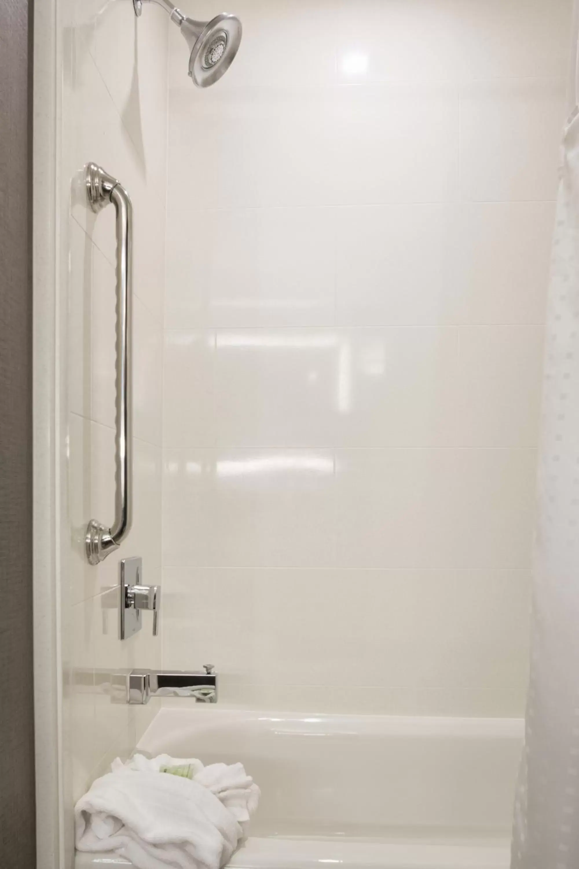 Shower, Bathroom in Holiday Inn Express Redwood City Central, an IHG Hotel