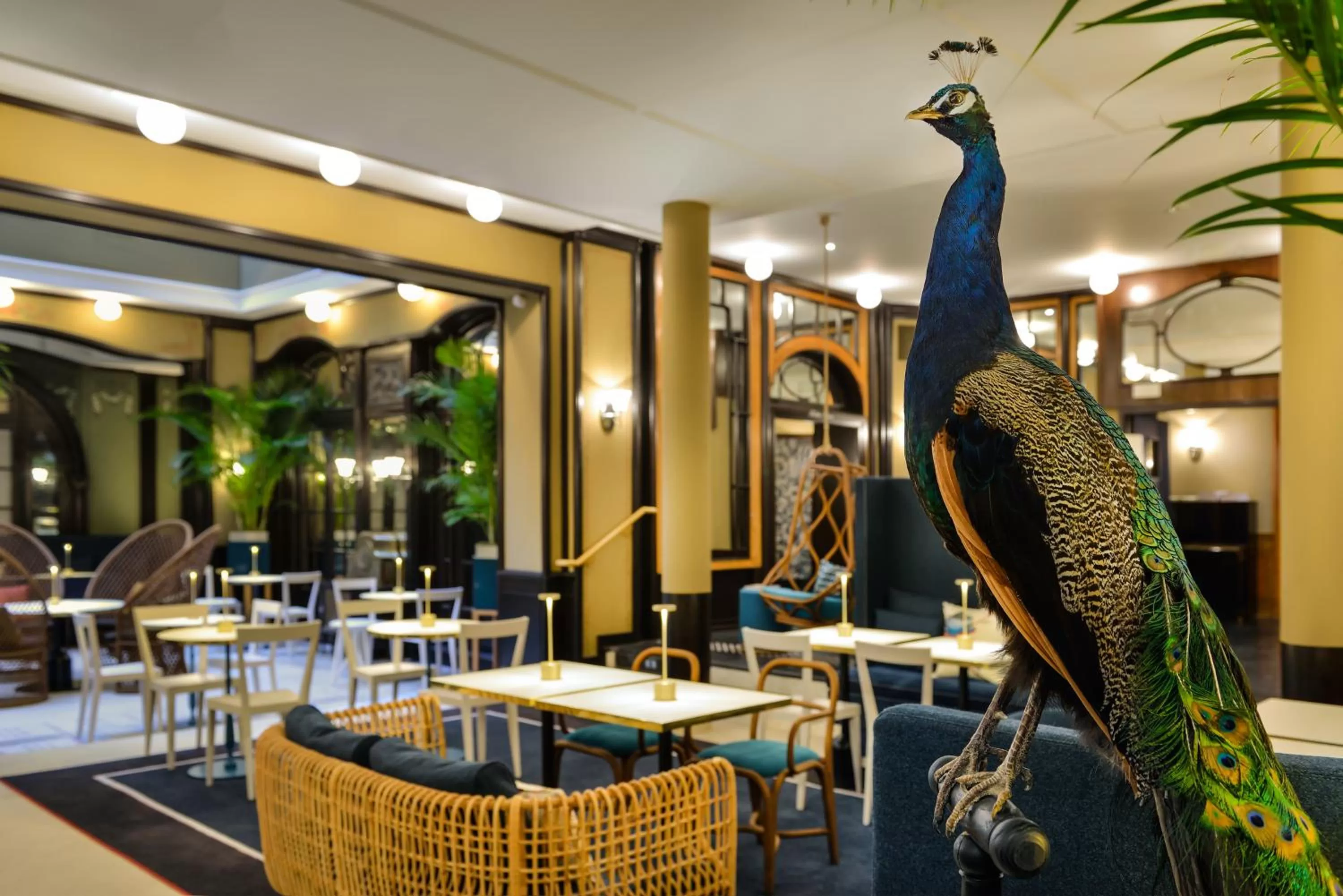 Restaurant/places to eat in l'Echiquier Opéra Hotel Paris - MGallery Collection