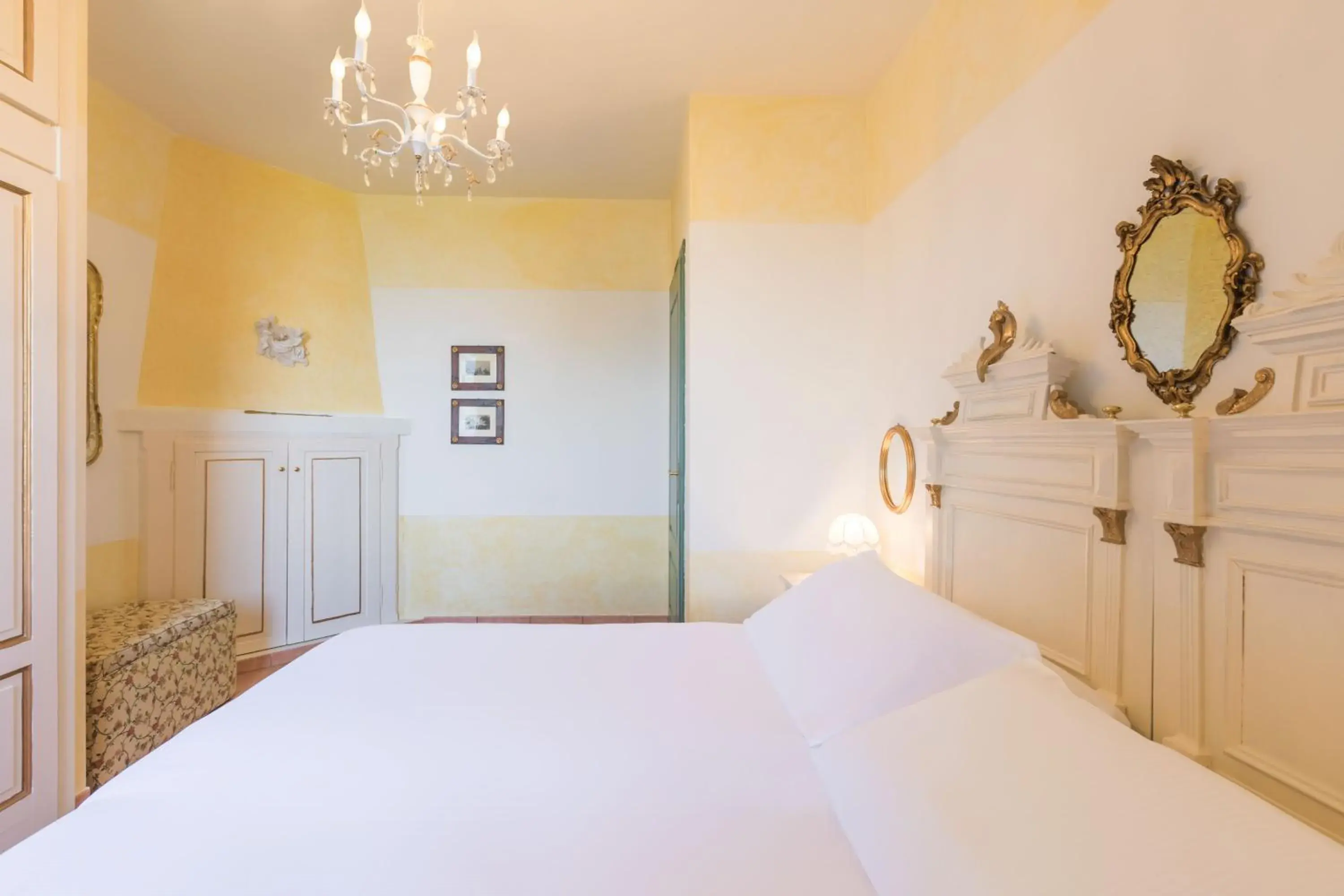 Bed in Boutique Hotel Villa Sostaga