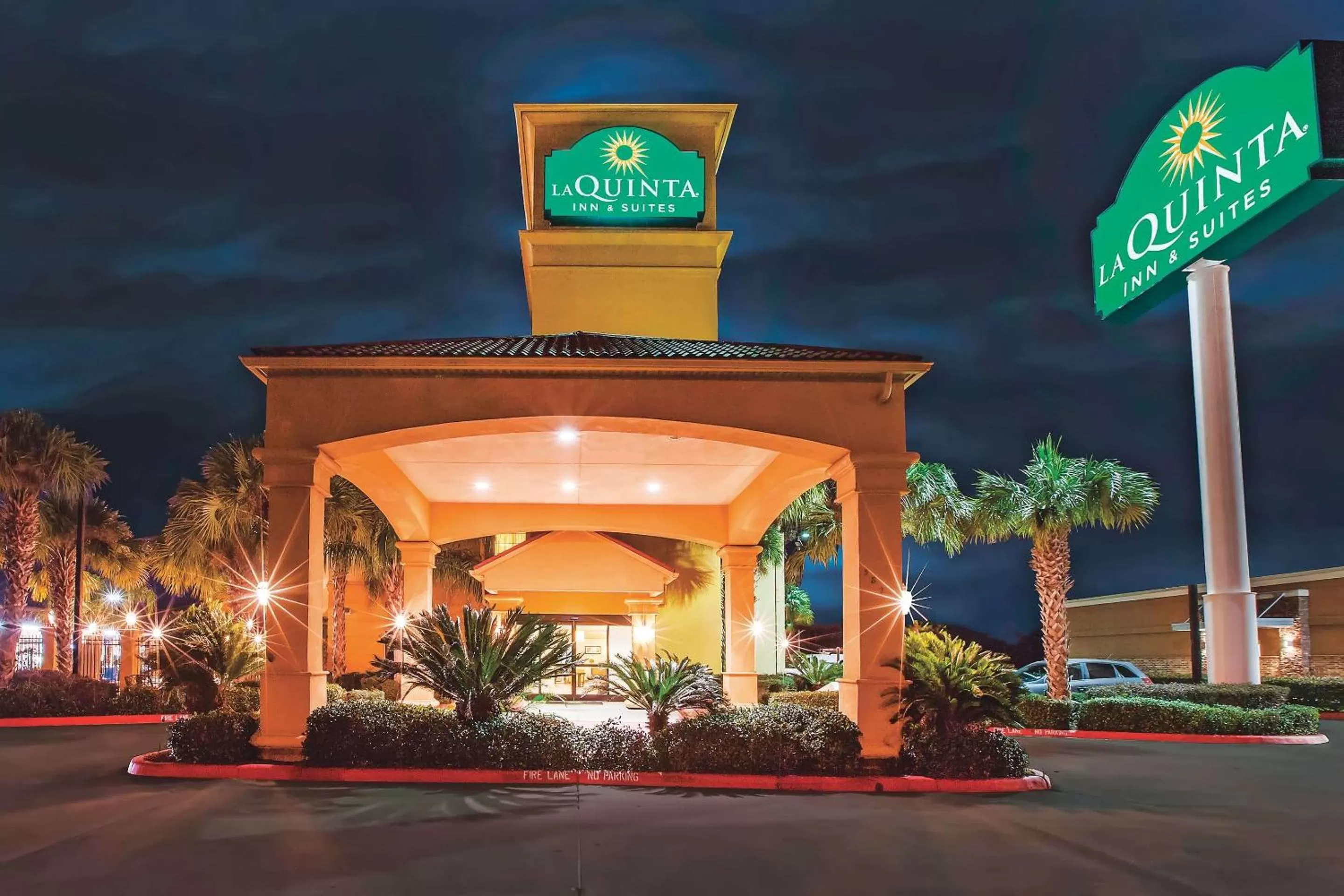 Property Building in La Quinta by Wyndham Beaumont West