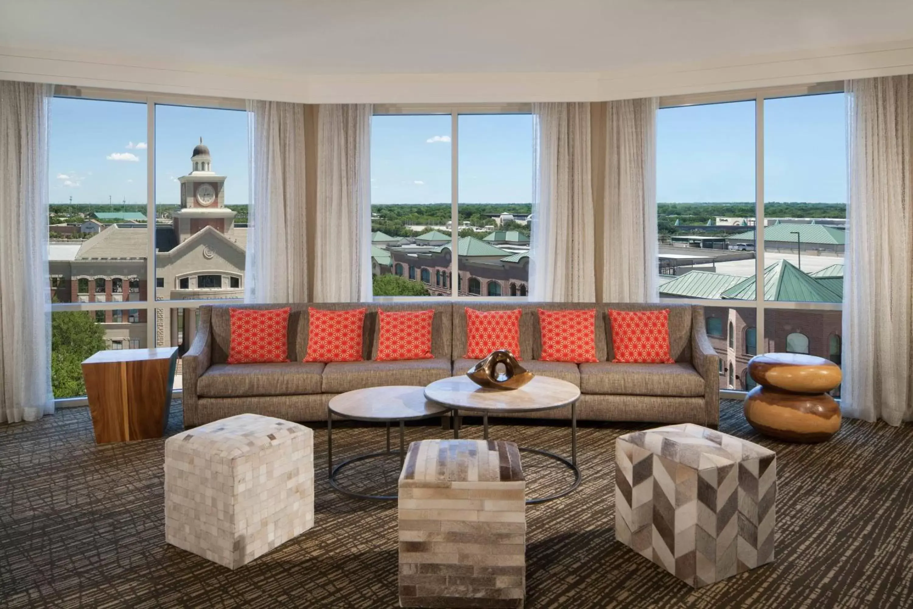 Living room, Seating Area in Houston Marriott Sugar Land