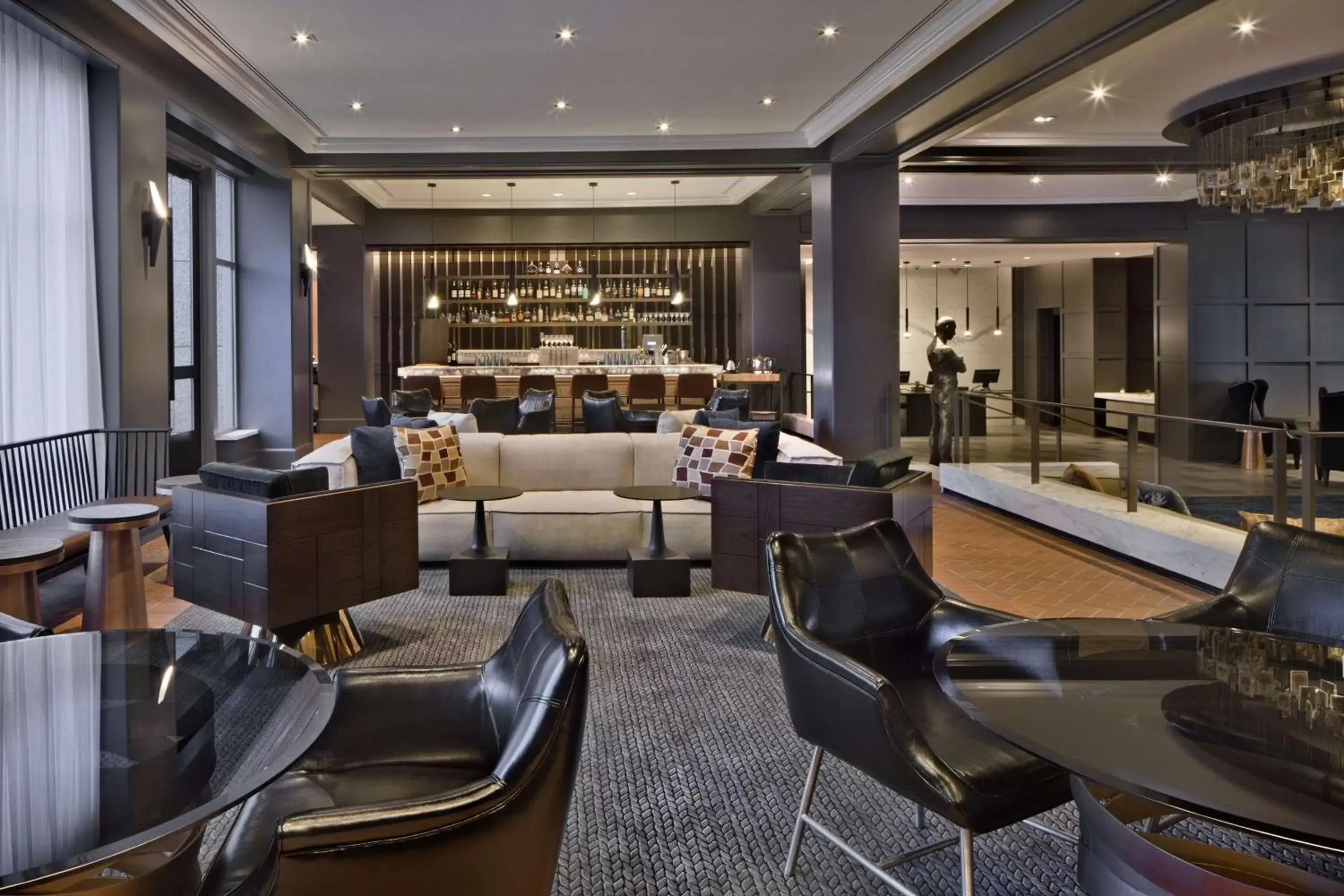 Lobby or reception, Lounge/Bar in The Logan Philadelphia, Curio Collection by Hilton