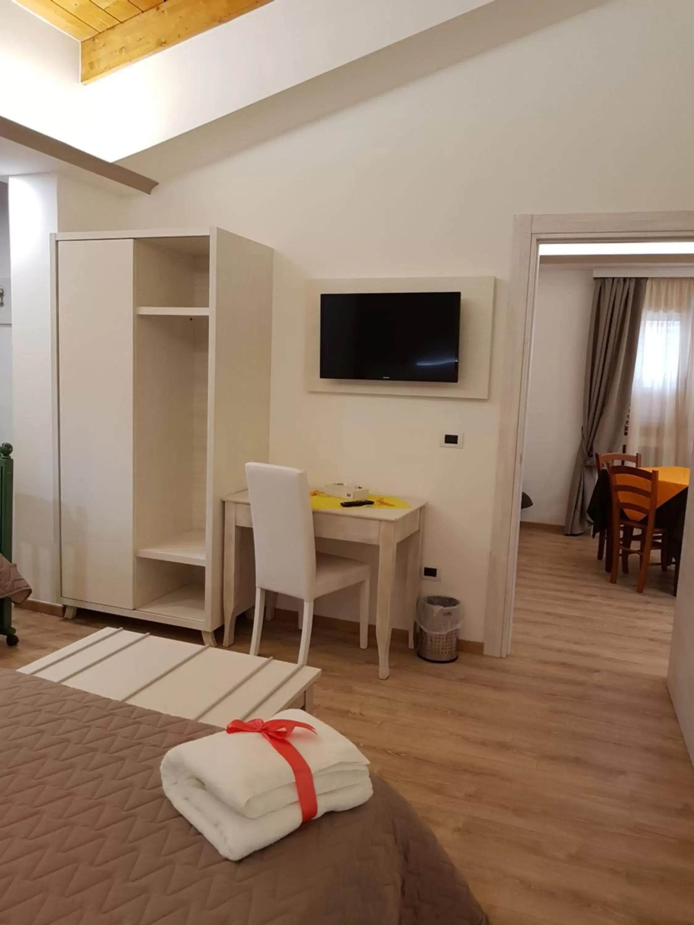 Bedroom, TV/Entertainment Center in San Pietro