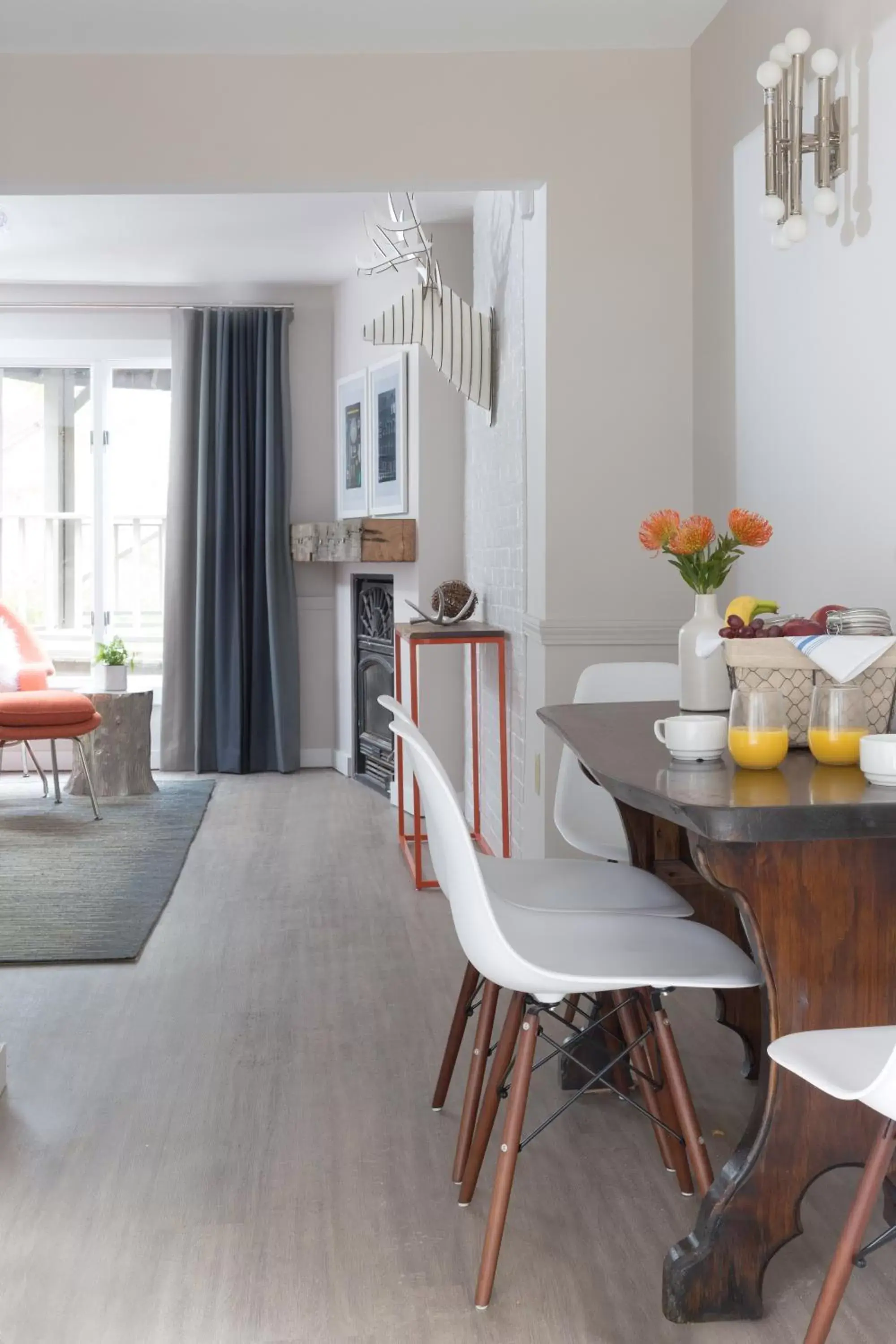 Dining area in Field Guide Lodge Dining area in Field Guide Lodge