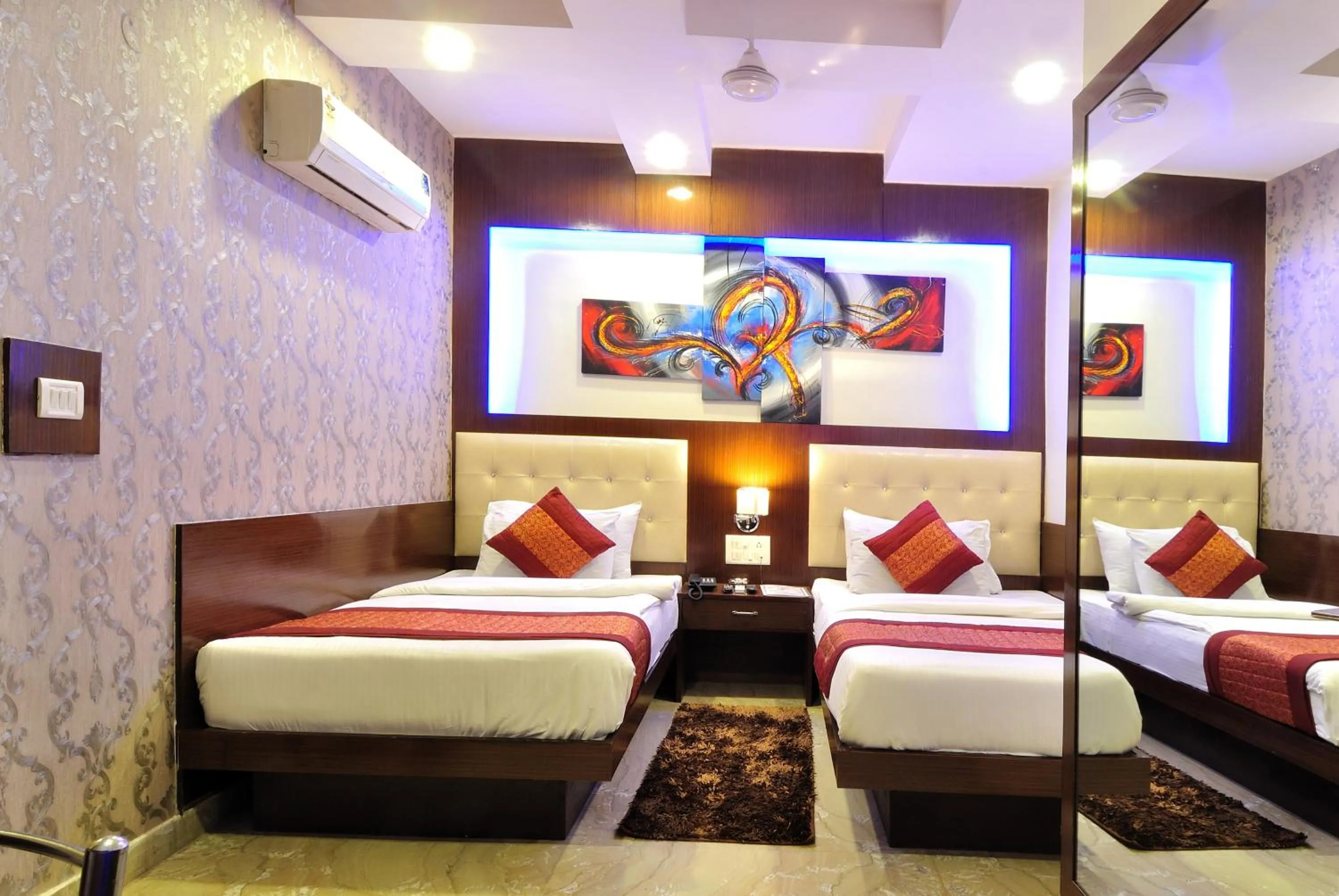Bed in Hotel Nirmal Mahal - Paharganj - New Delhi
