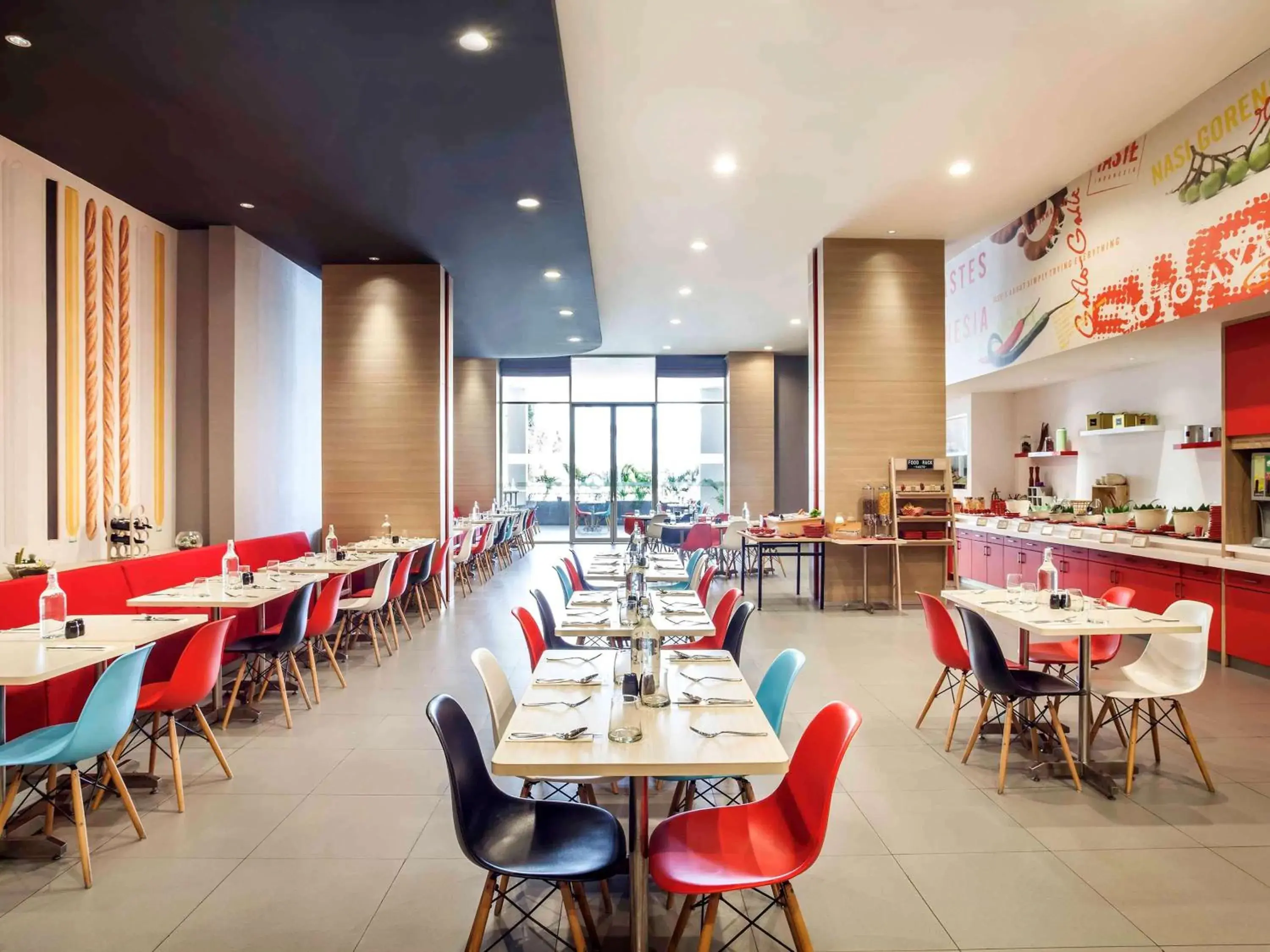 Restaurant/Places to Eat in Ibis Jakarta Harmoni