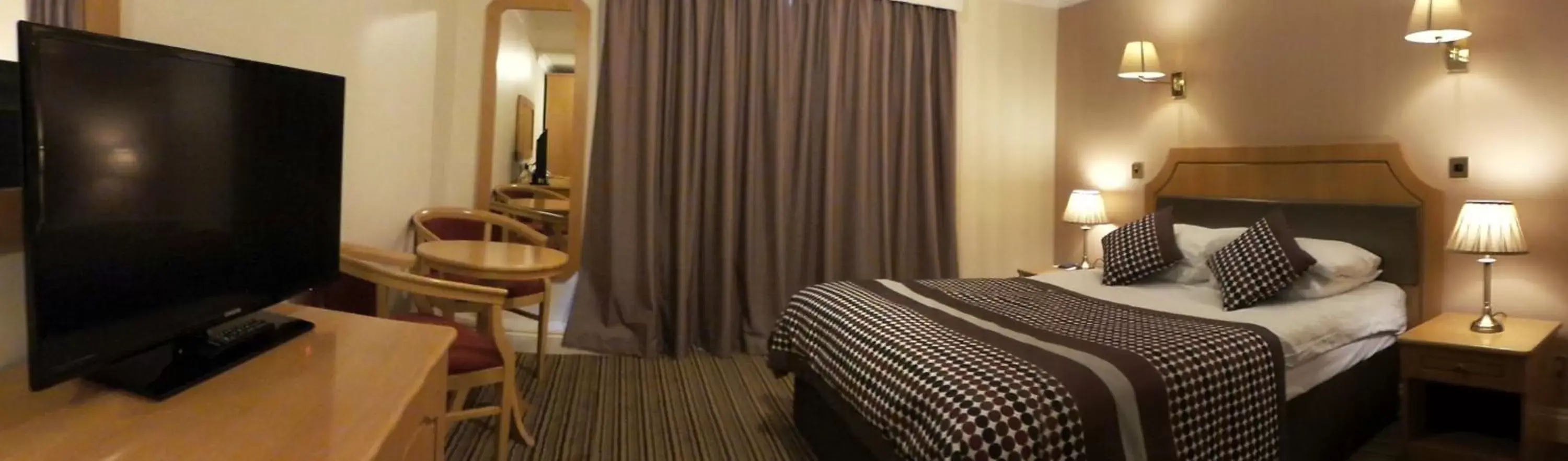 Bed in Parkside International Hotel