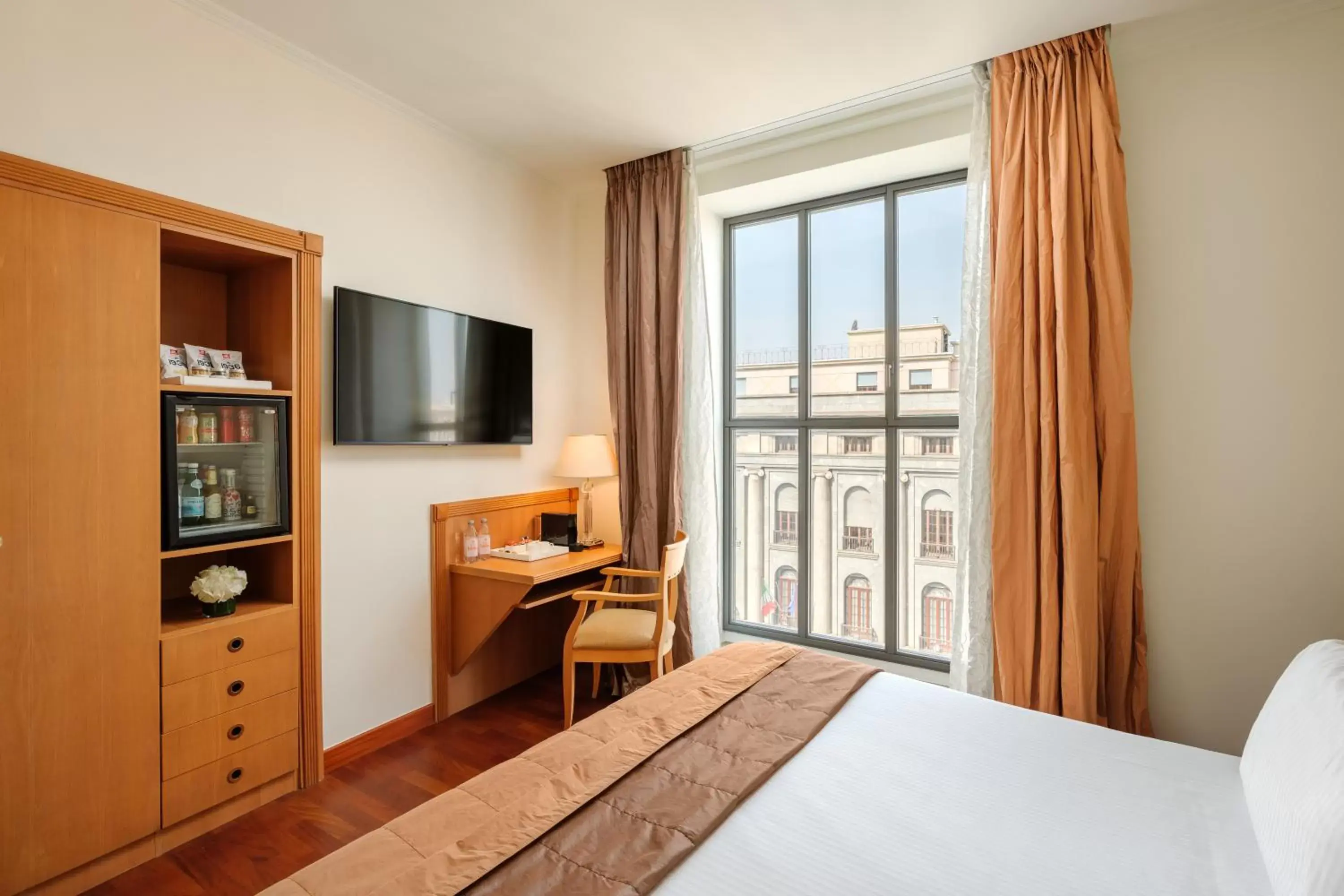 Bed, TV/Entertainment Center in Hotel Dei Cavalieri Milano Duomo