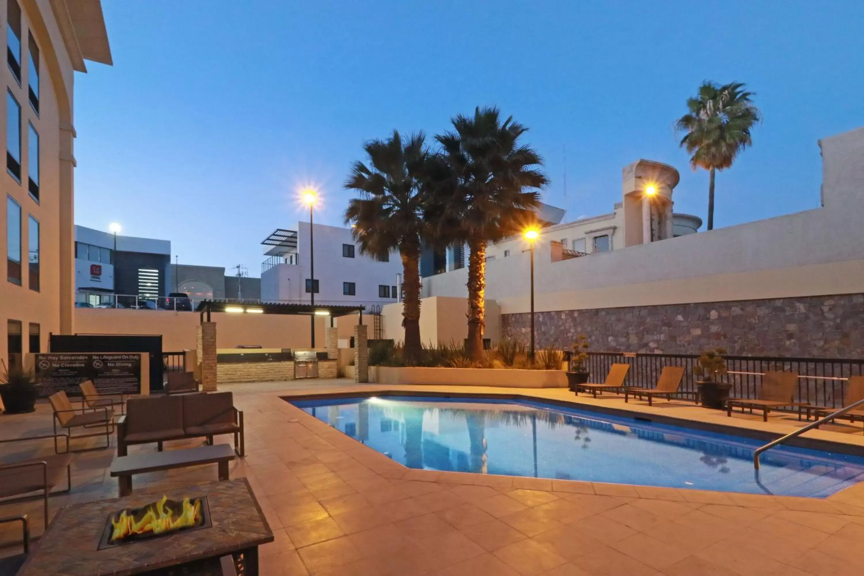 Pool view, Swimming Pool in Hampton by Hilton Chihuahua